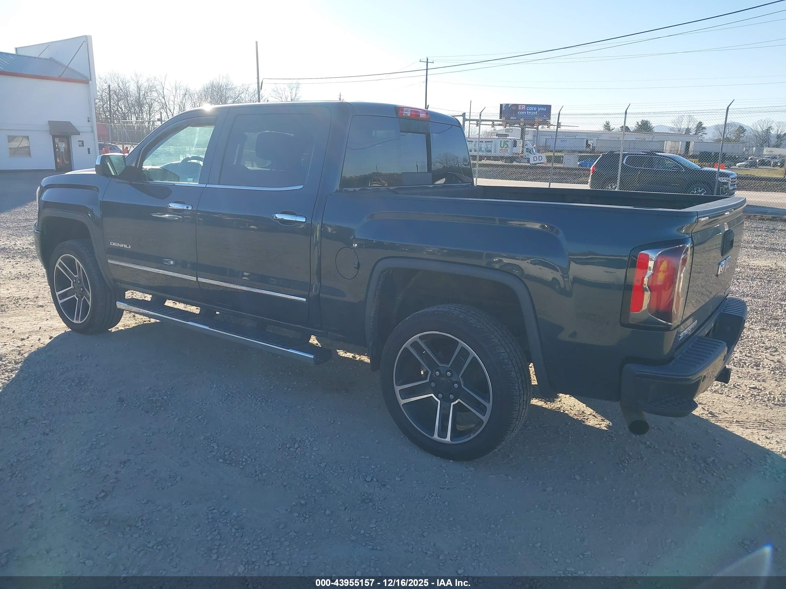 GMC SIERRA image 3
