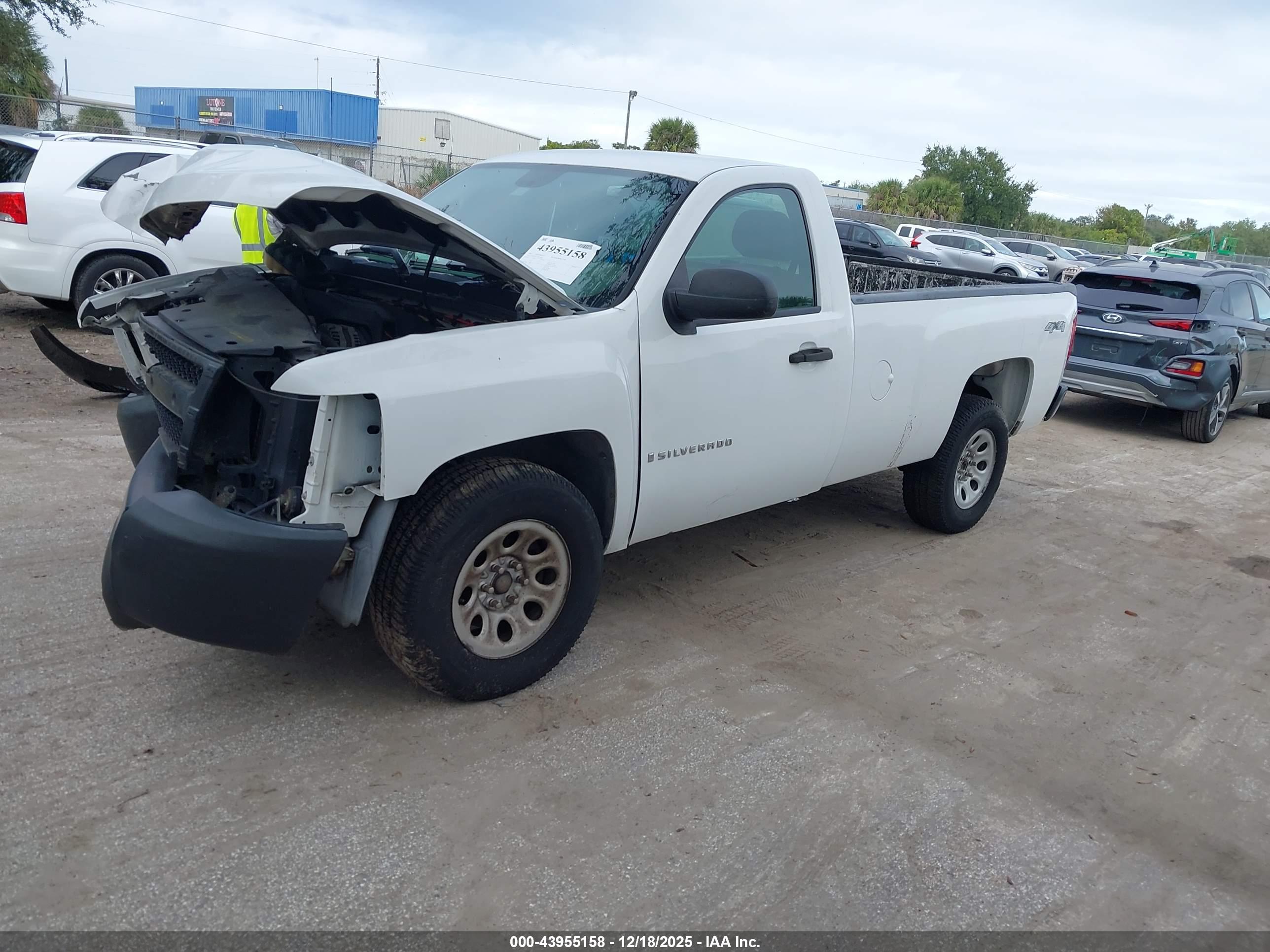 CHEVROLET SILVERADO image 2
