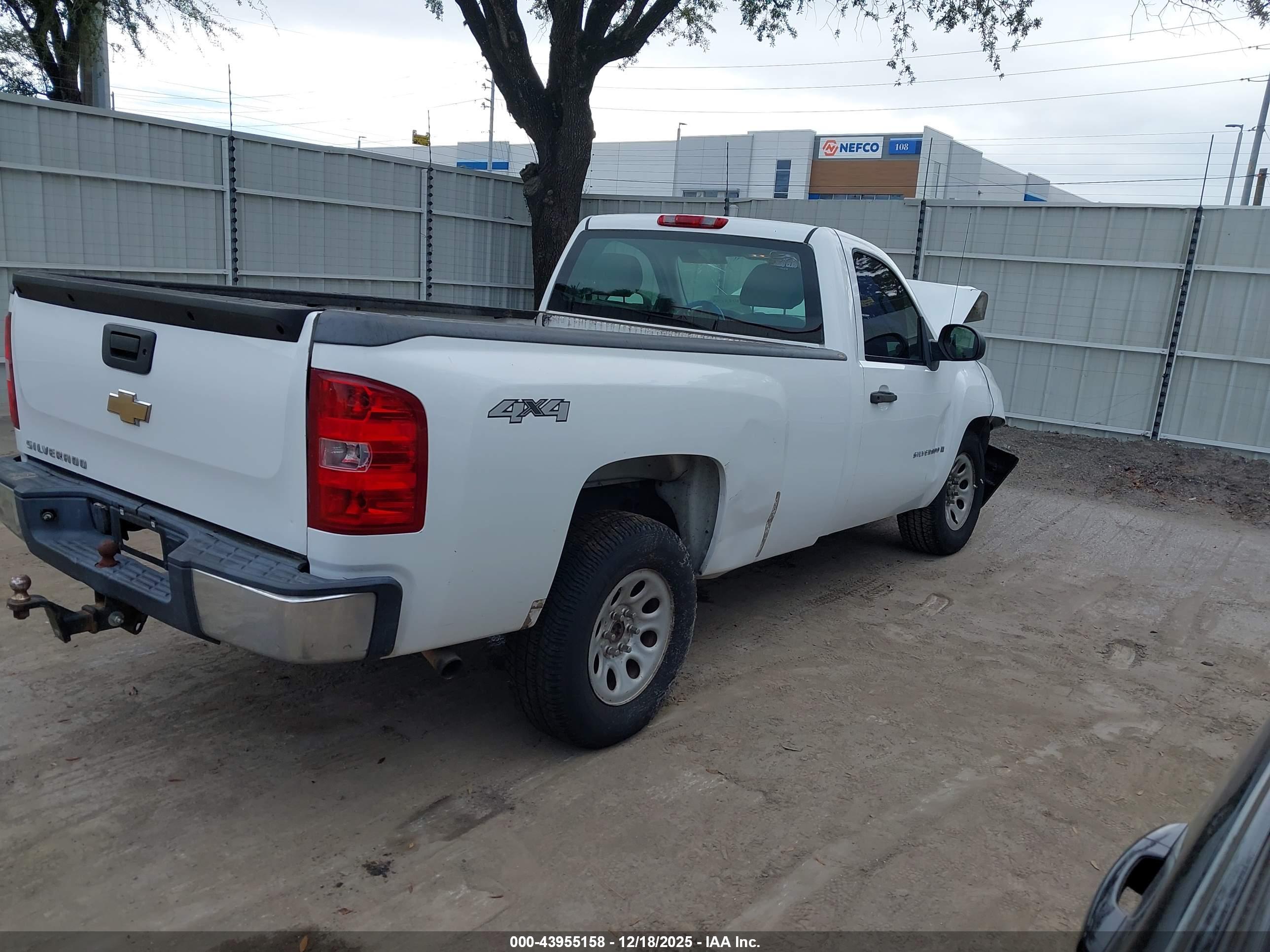 CHEVROLET SILVERADO image 4