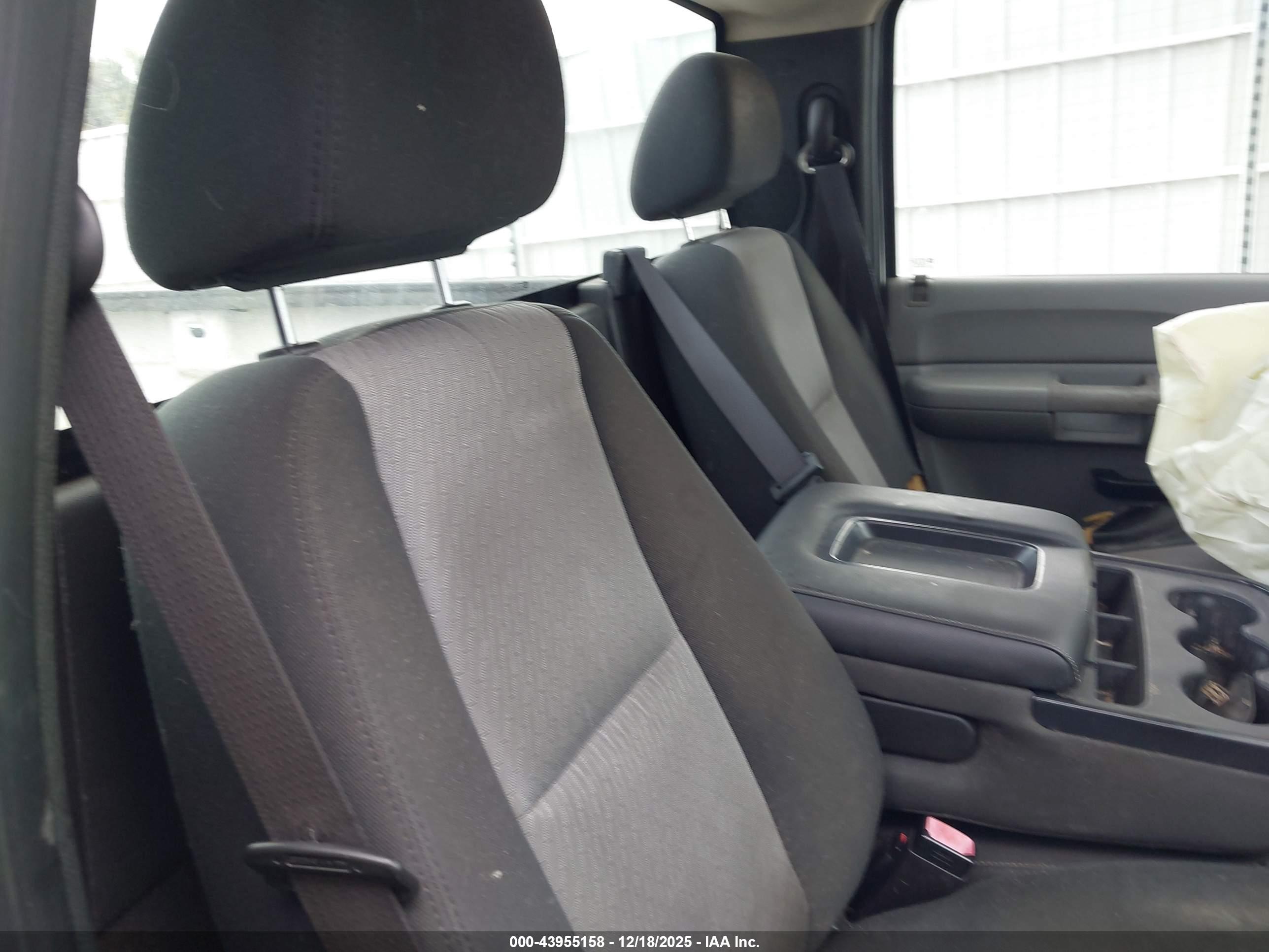 CHEVROLET SILVERADO image 8
