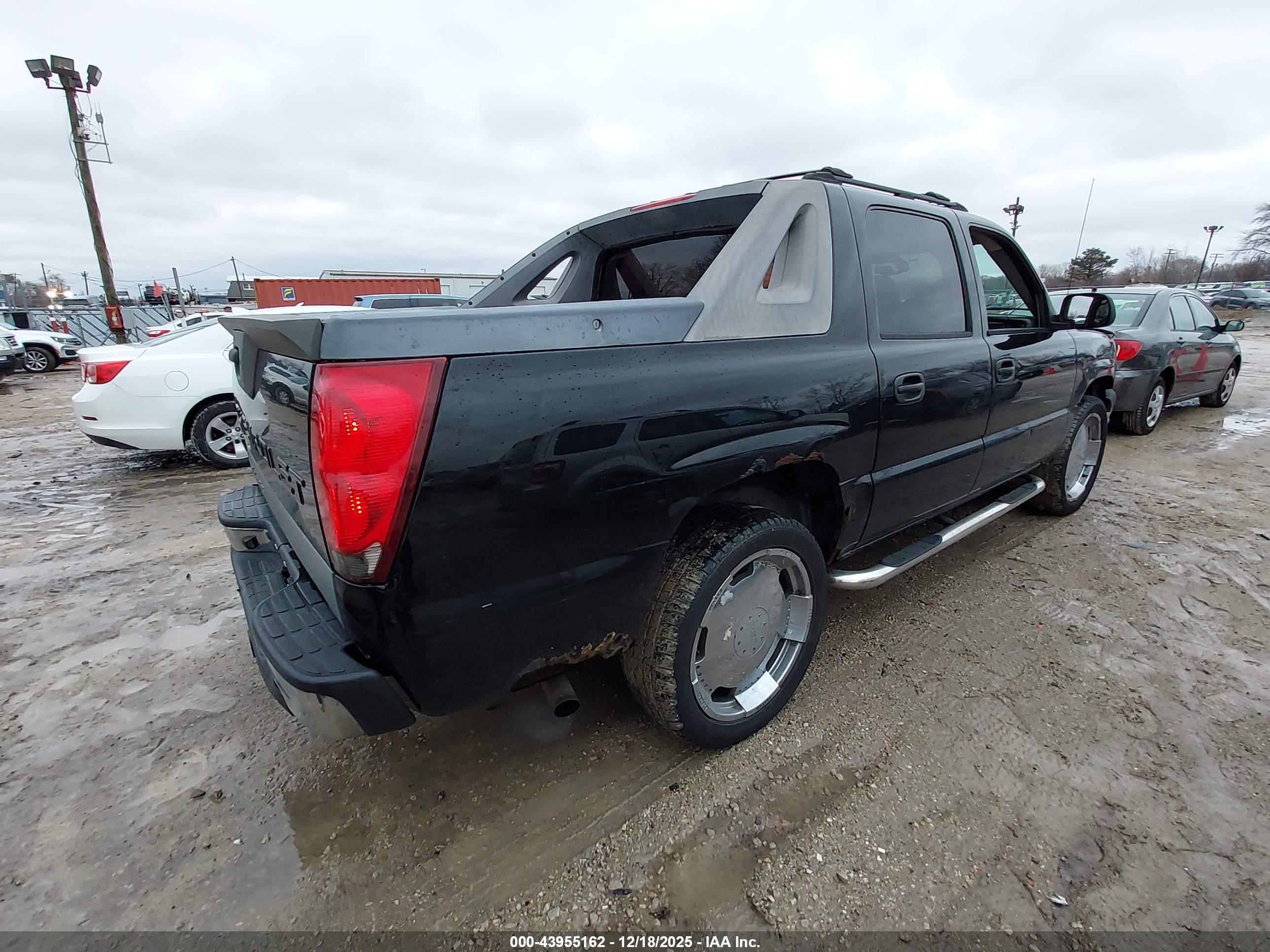 CHEVROLET AVALANCHE image 4