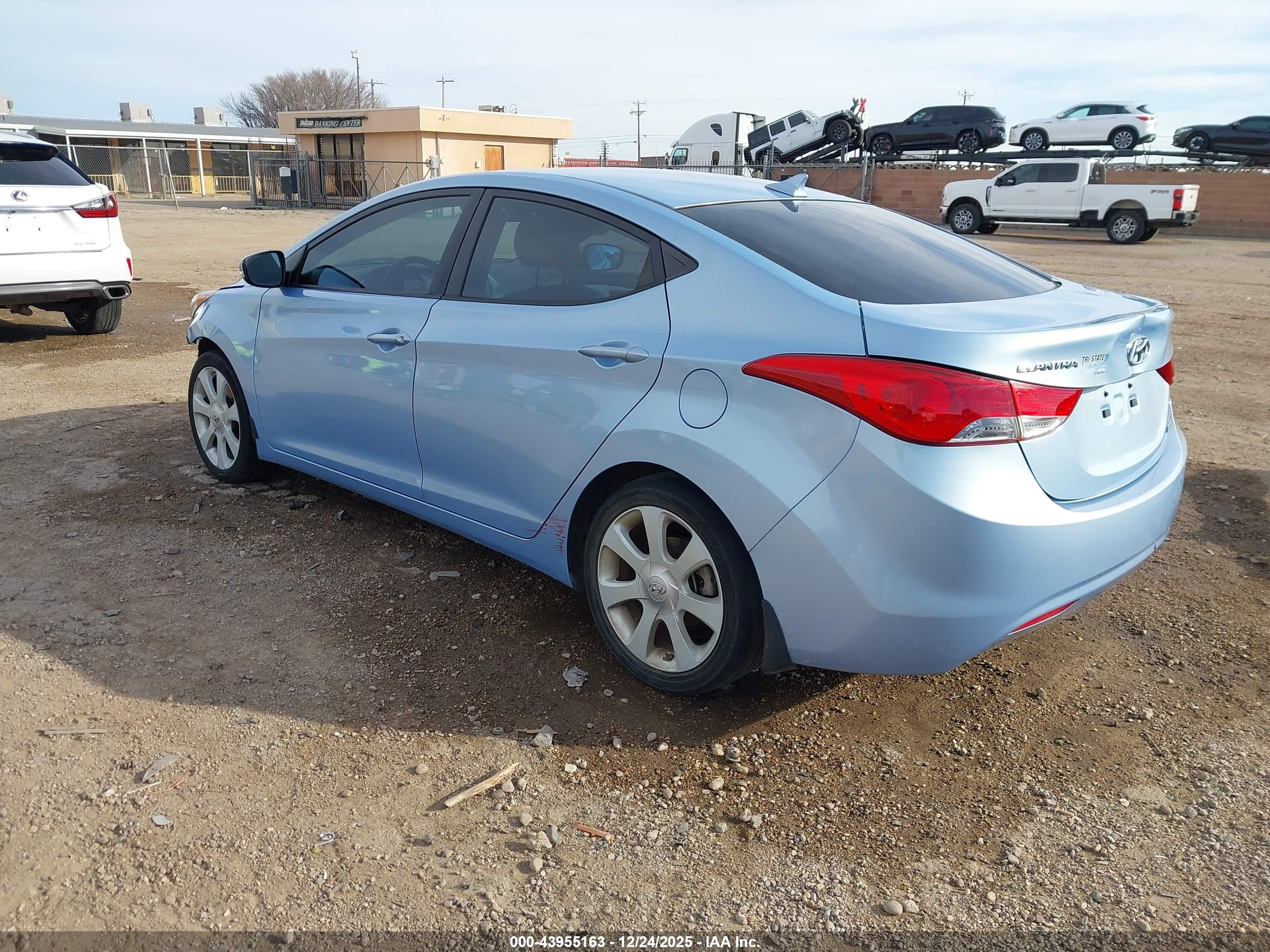 HYUNDAI ELANTRA image 3