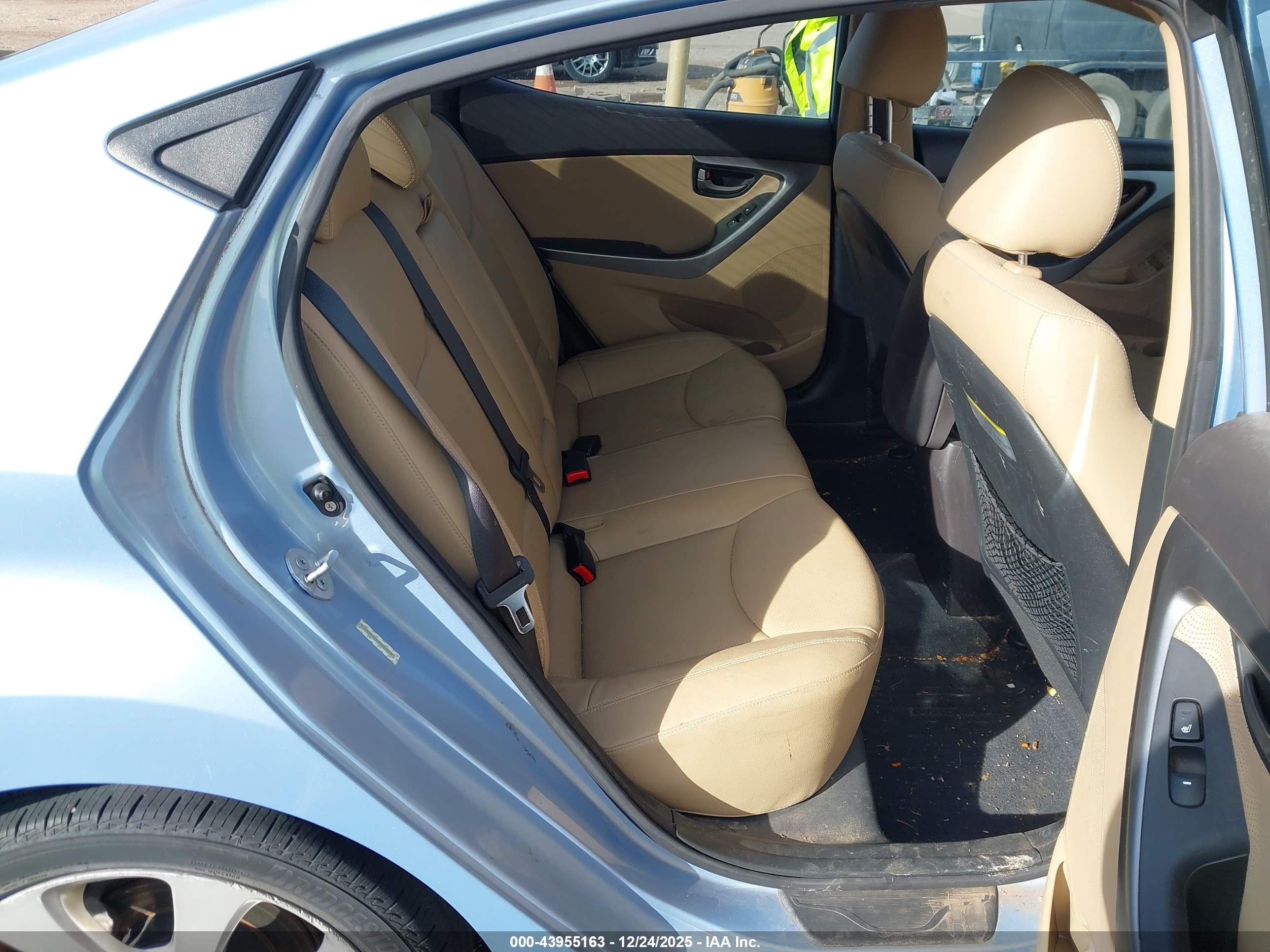 HYUNDAI ELANTRA image 8