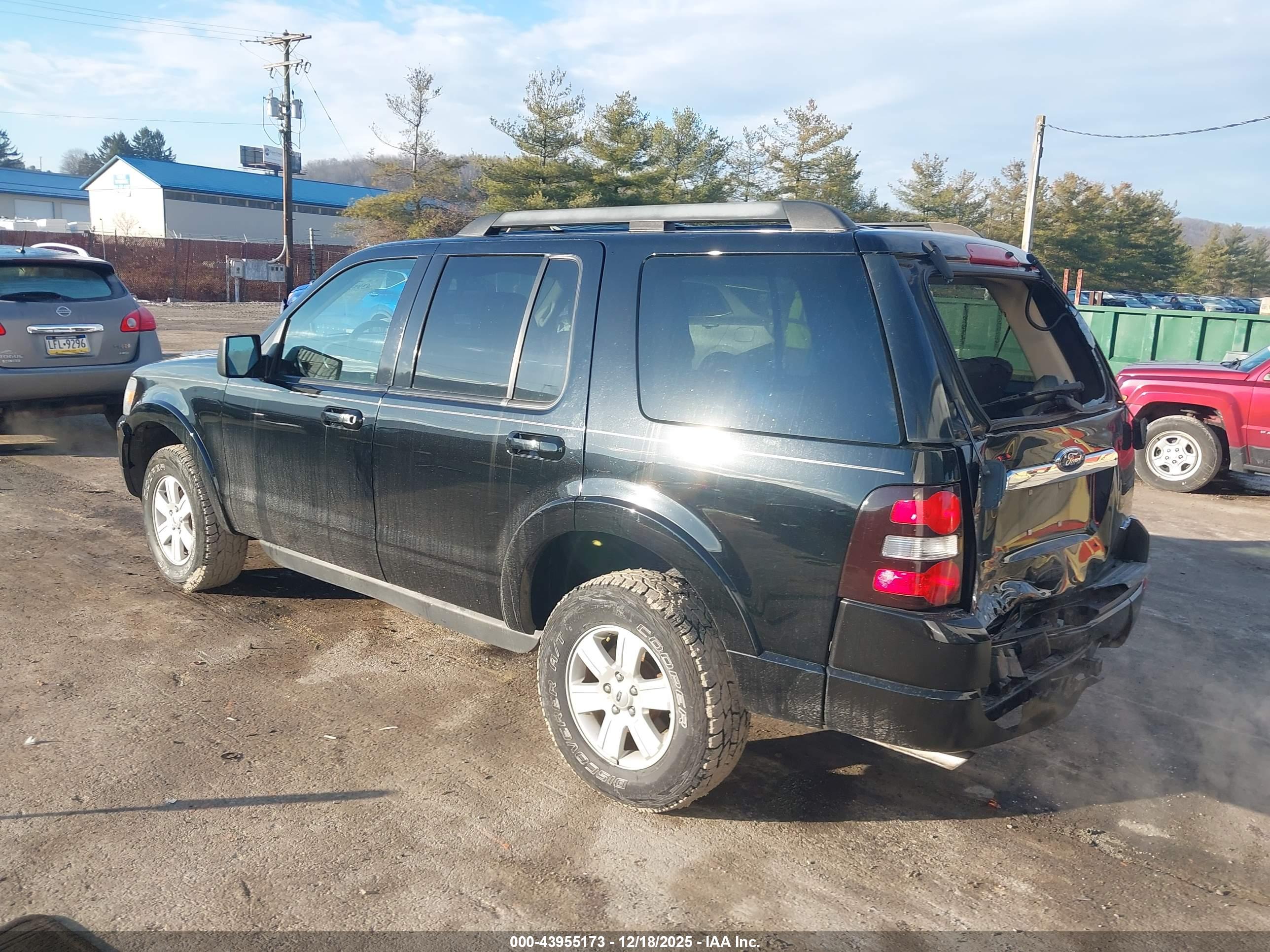 FORD EXPLORER image 3