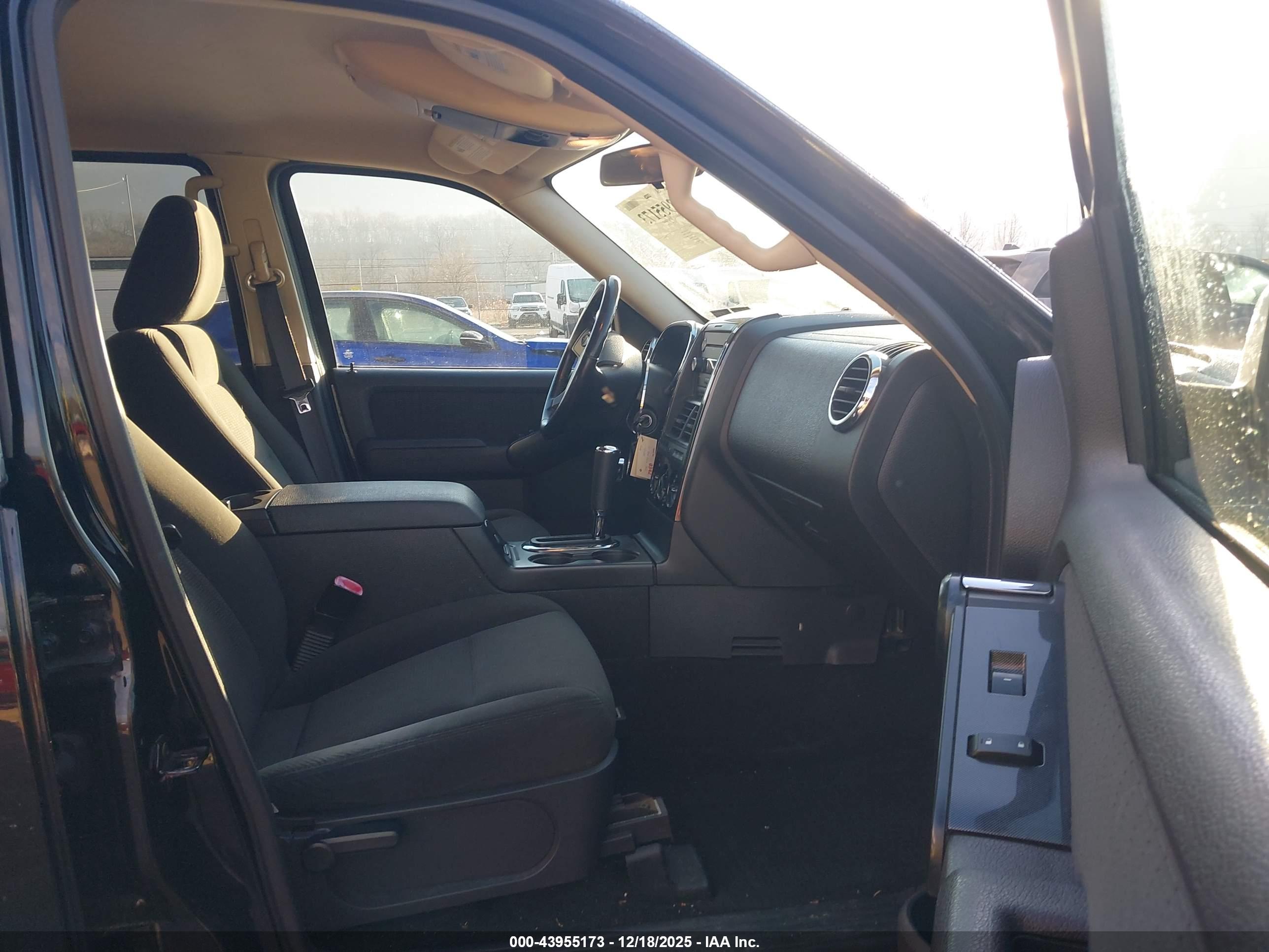 FORD EXPLORER image 5