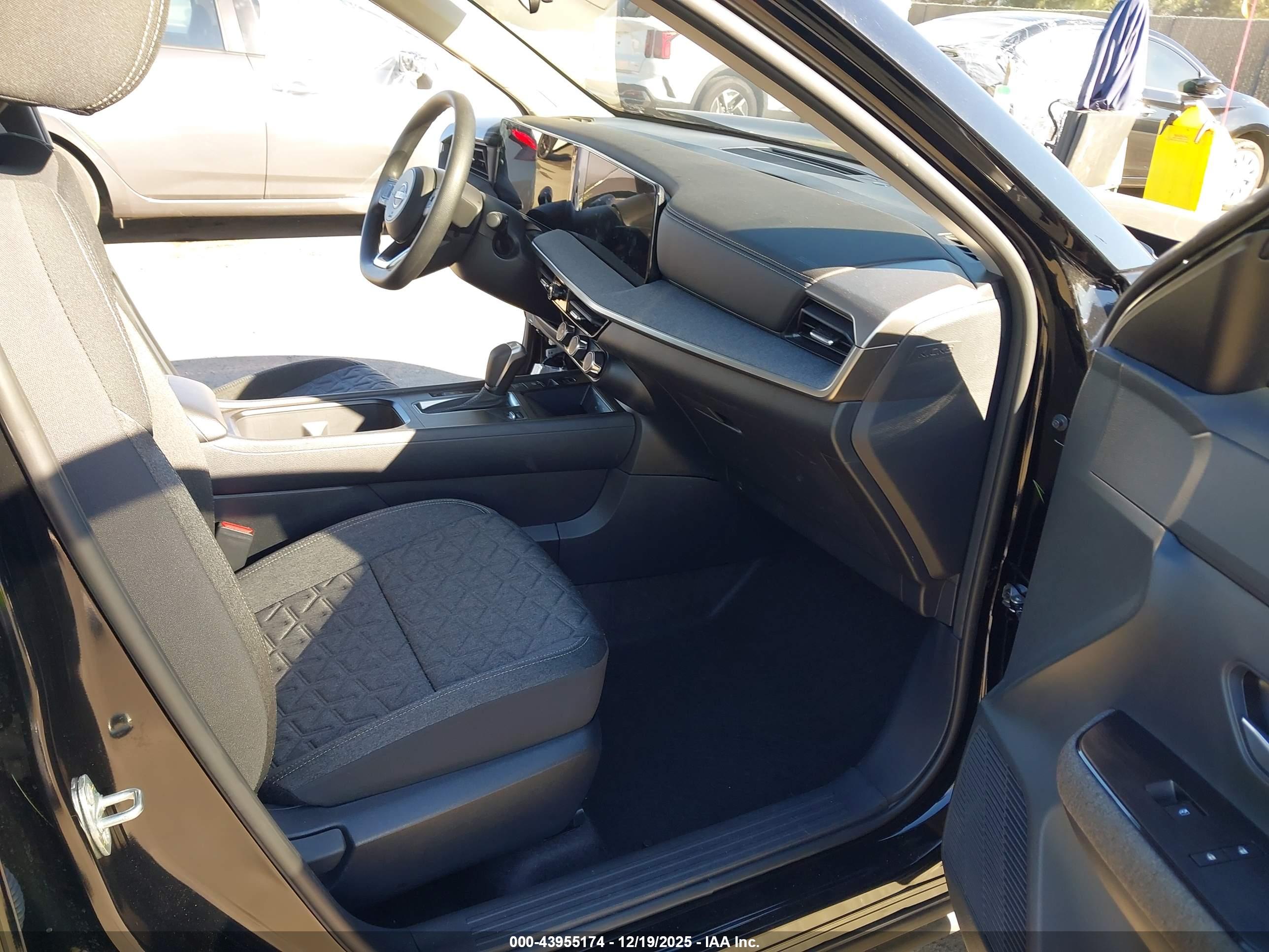 NISSAN KICKS image 5