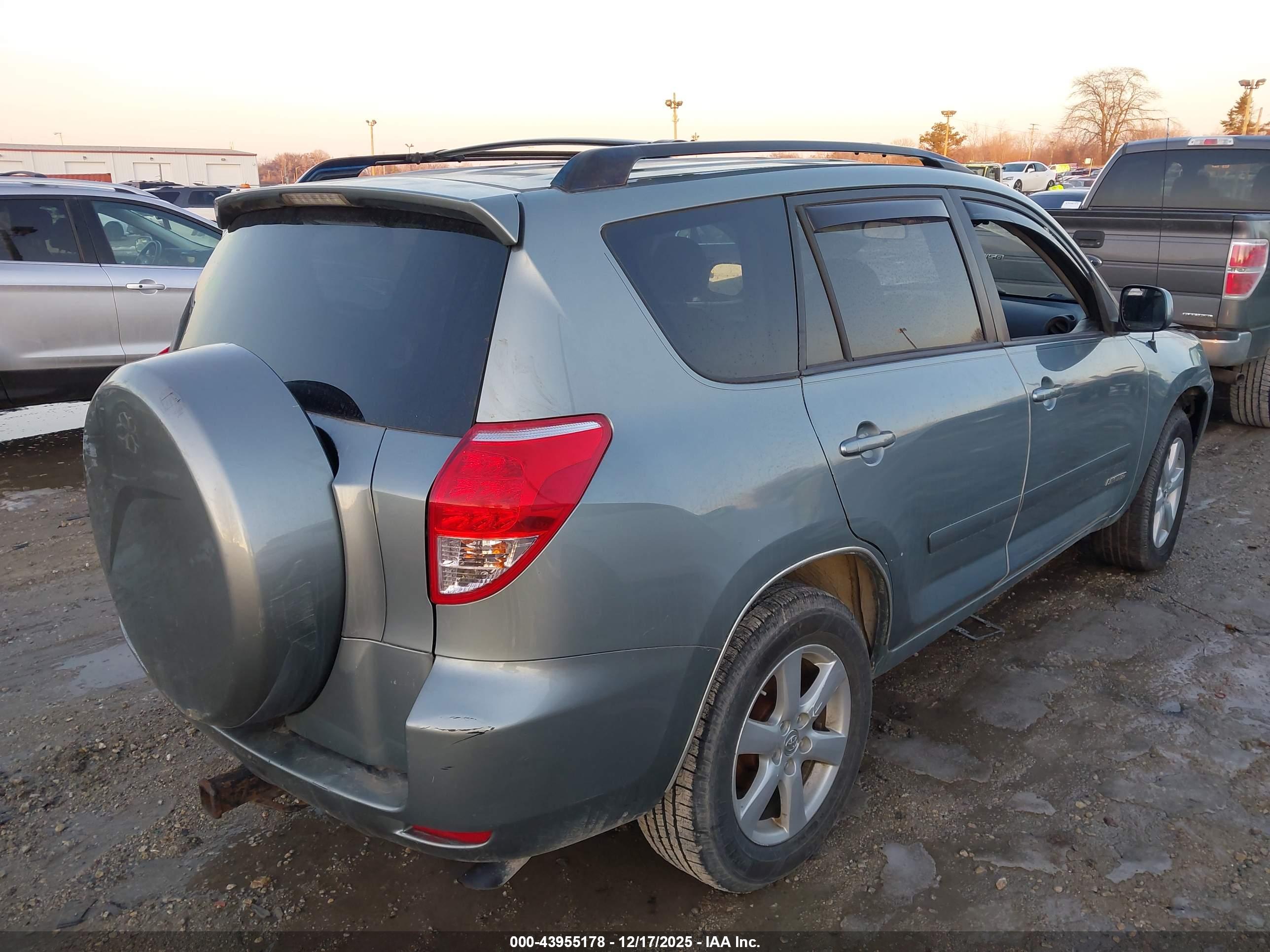 TOYOTA RAV4 image 4