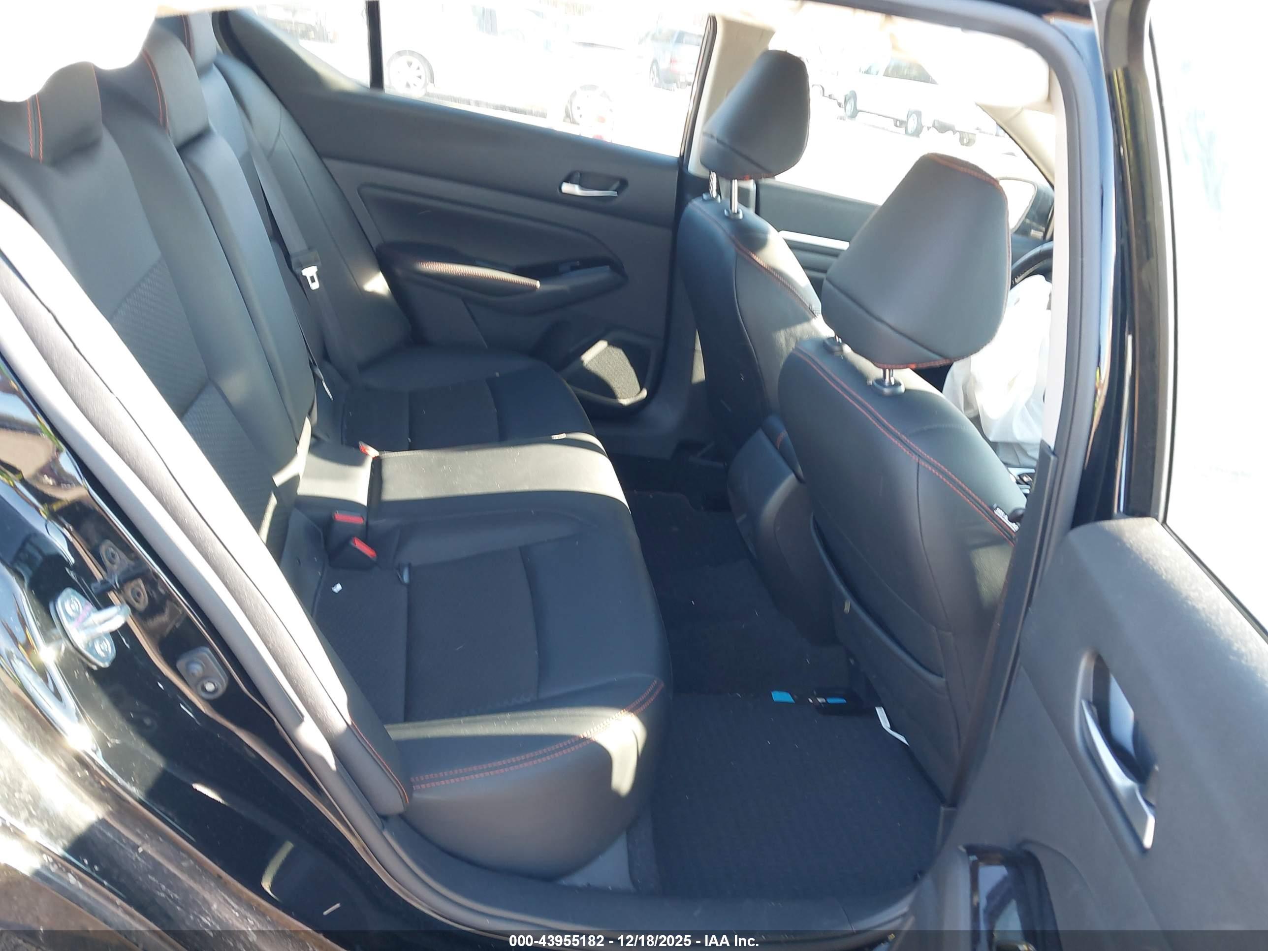 NISSAN ALTIMA image 8