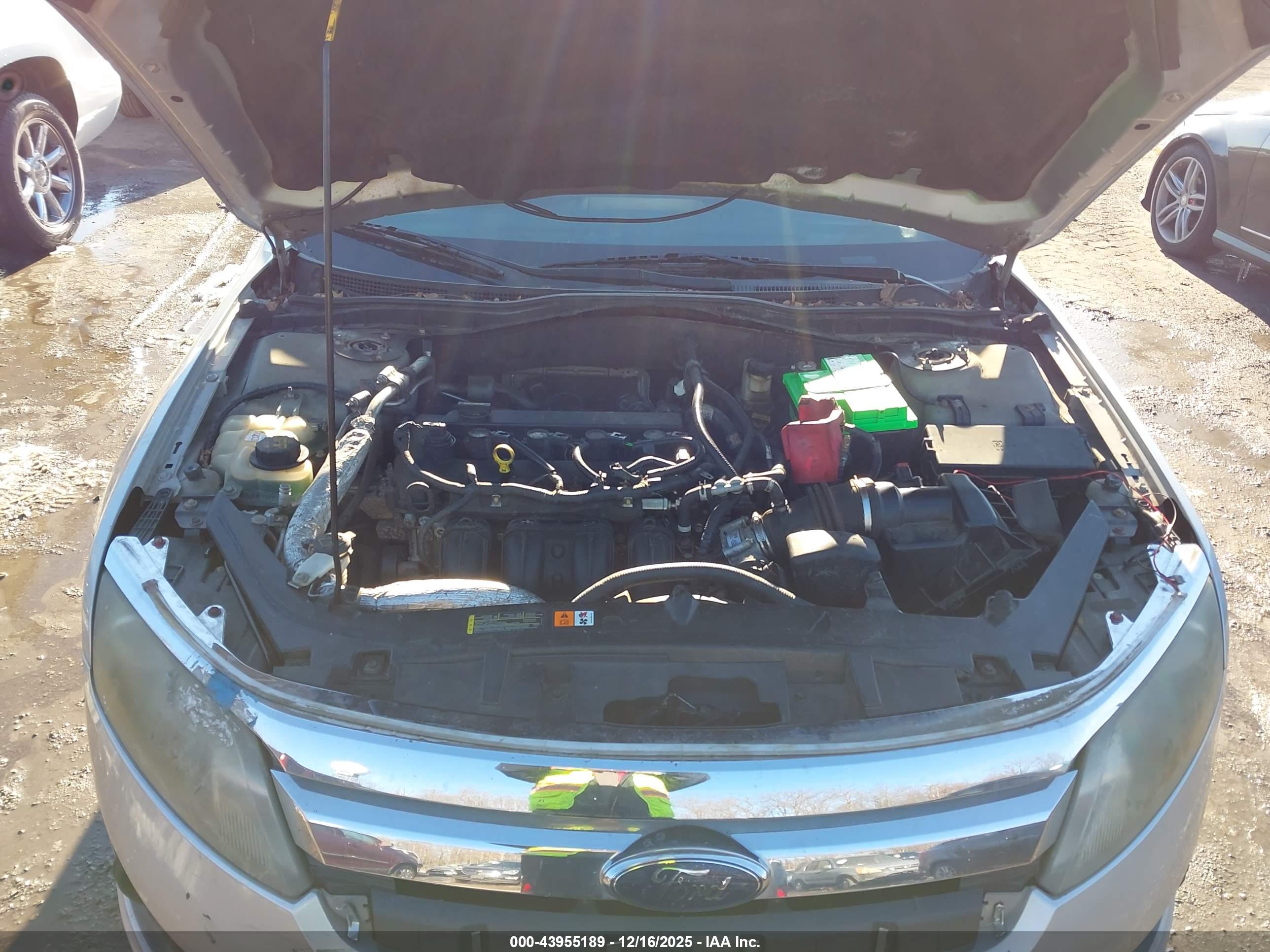 FORD FUSION image 10