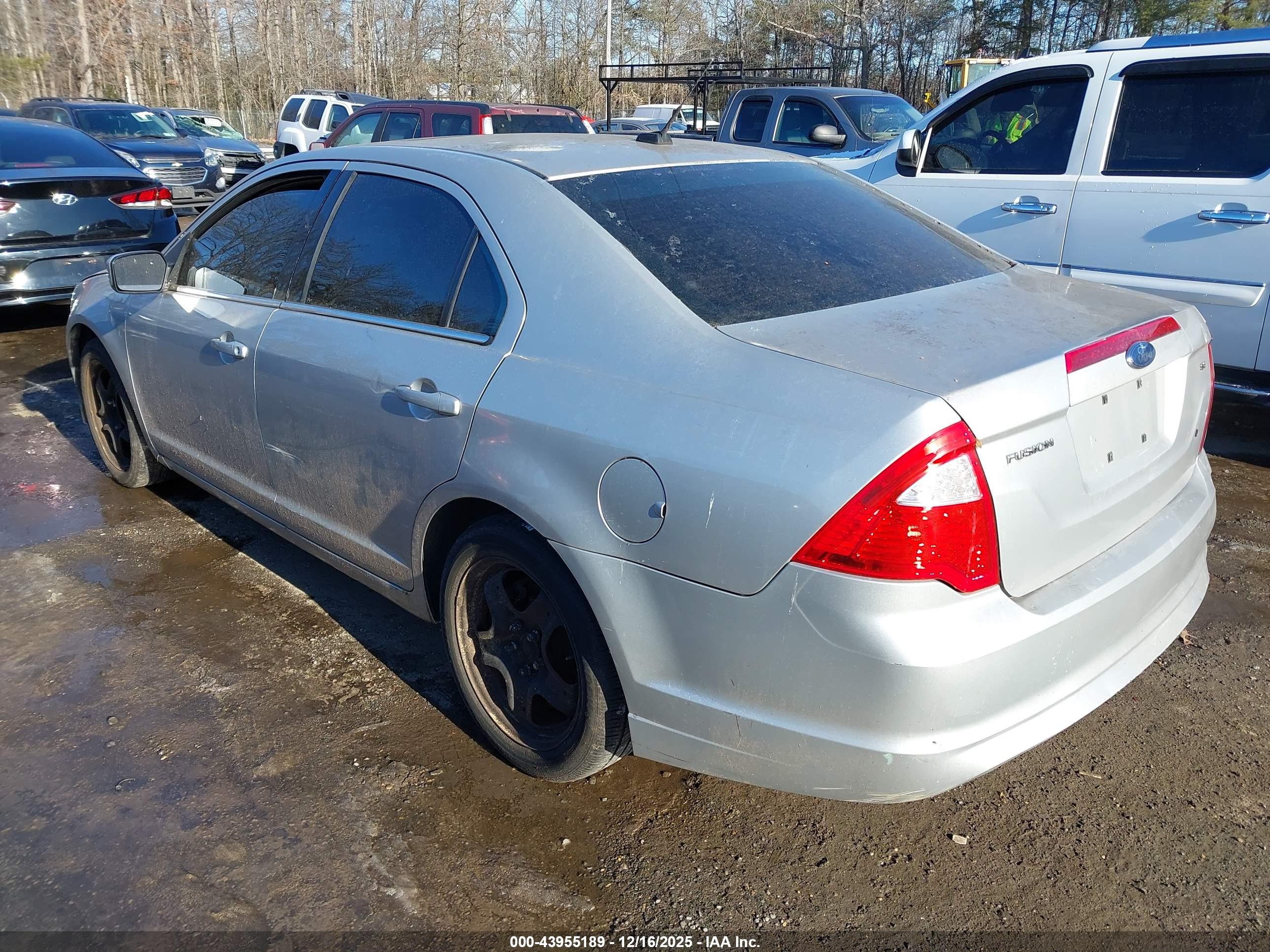 FORD FUSION image 3