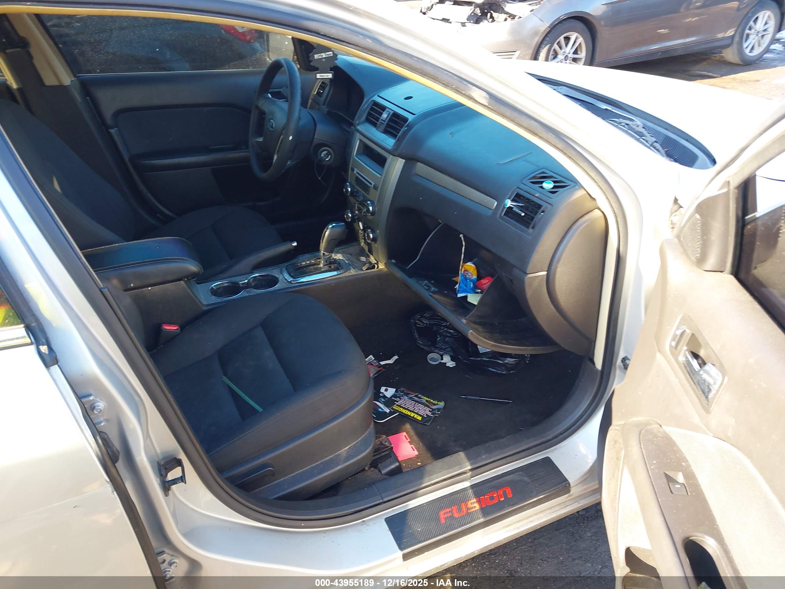 FORD FUSION image 5