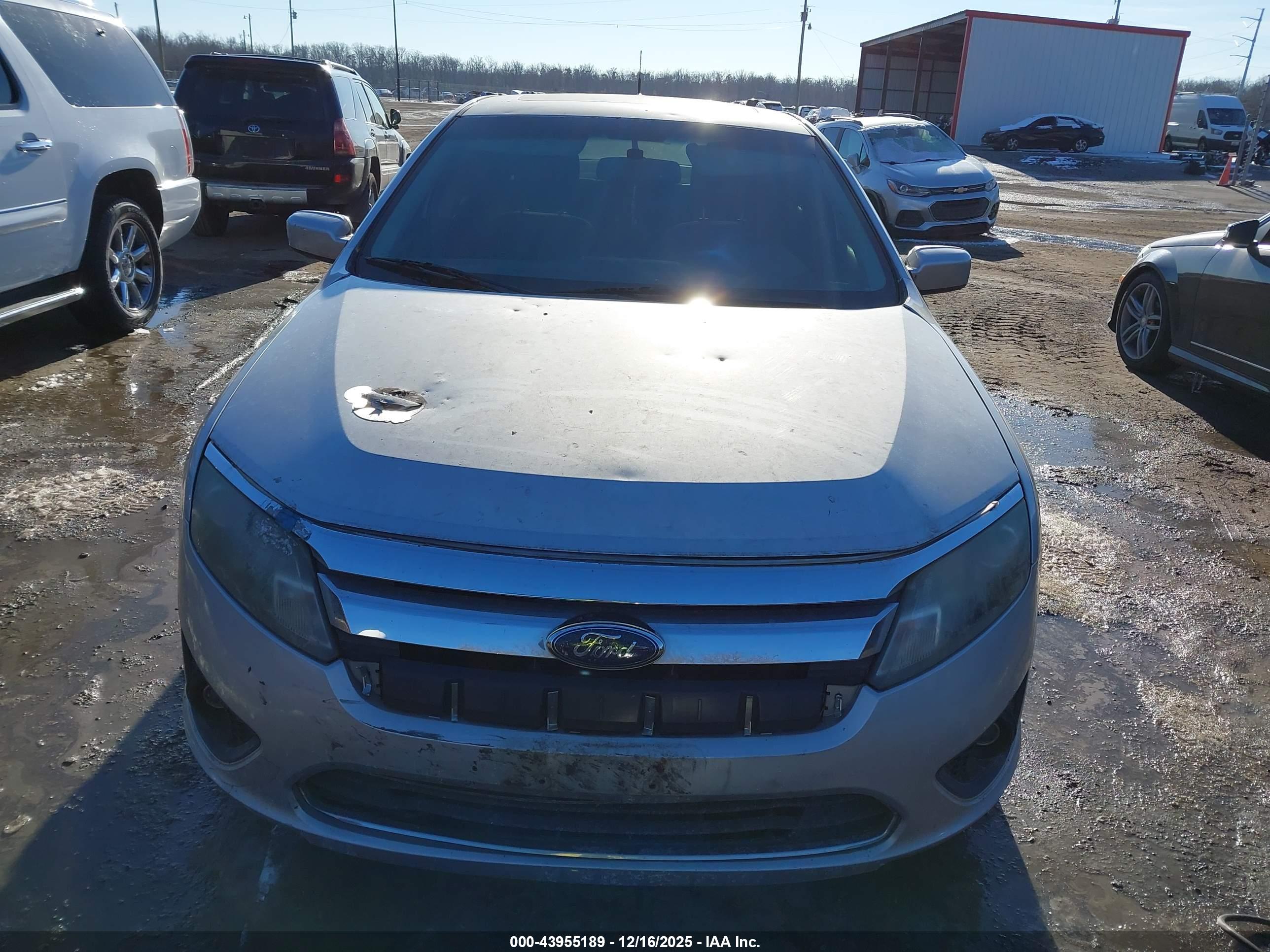 FORD FUSION image 6