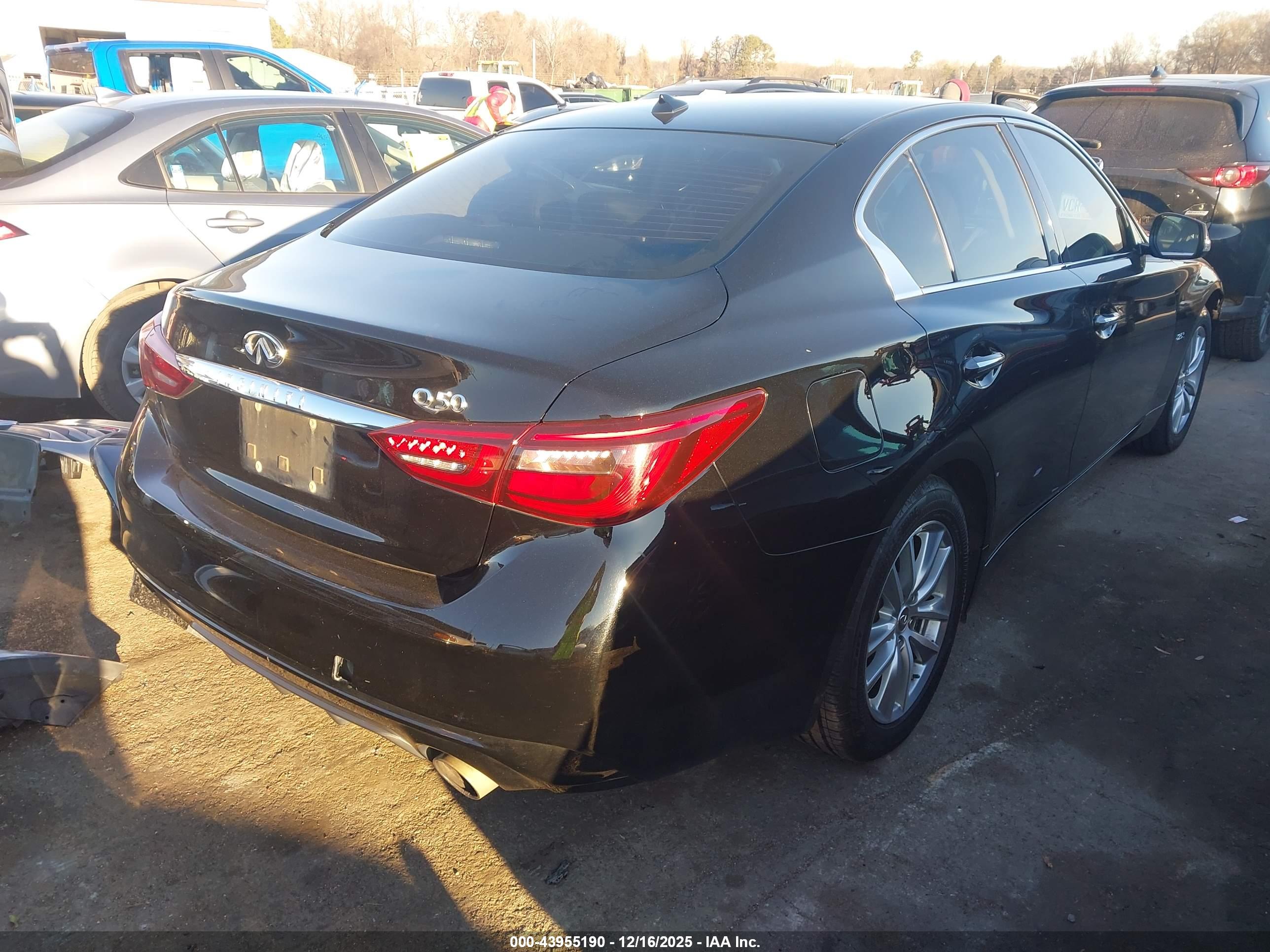 INFINITI Q50 image 4