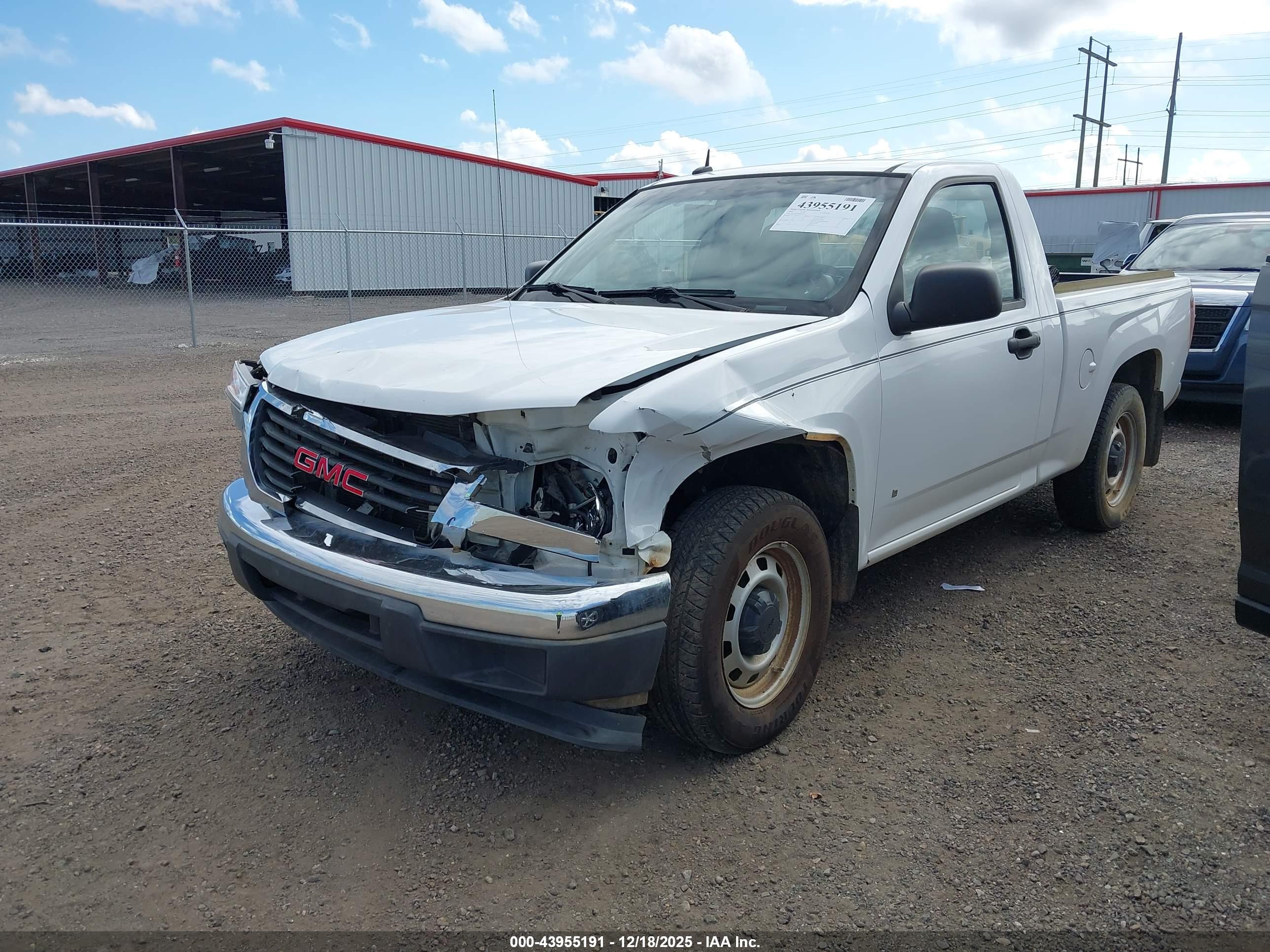 GMC CANYON image 2