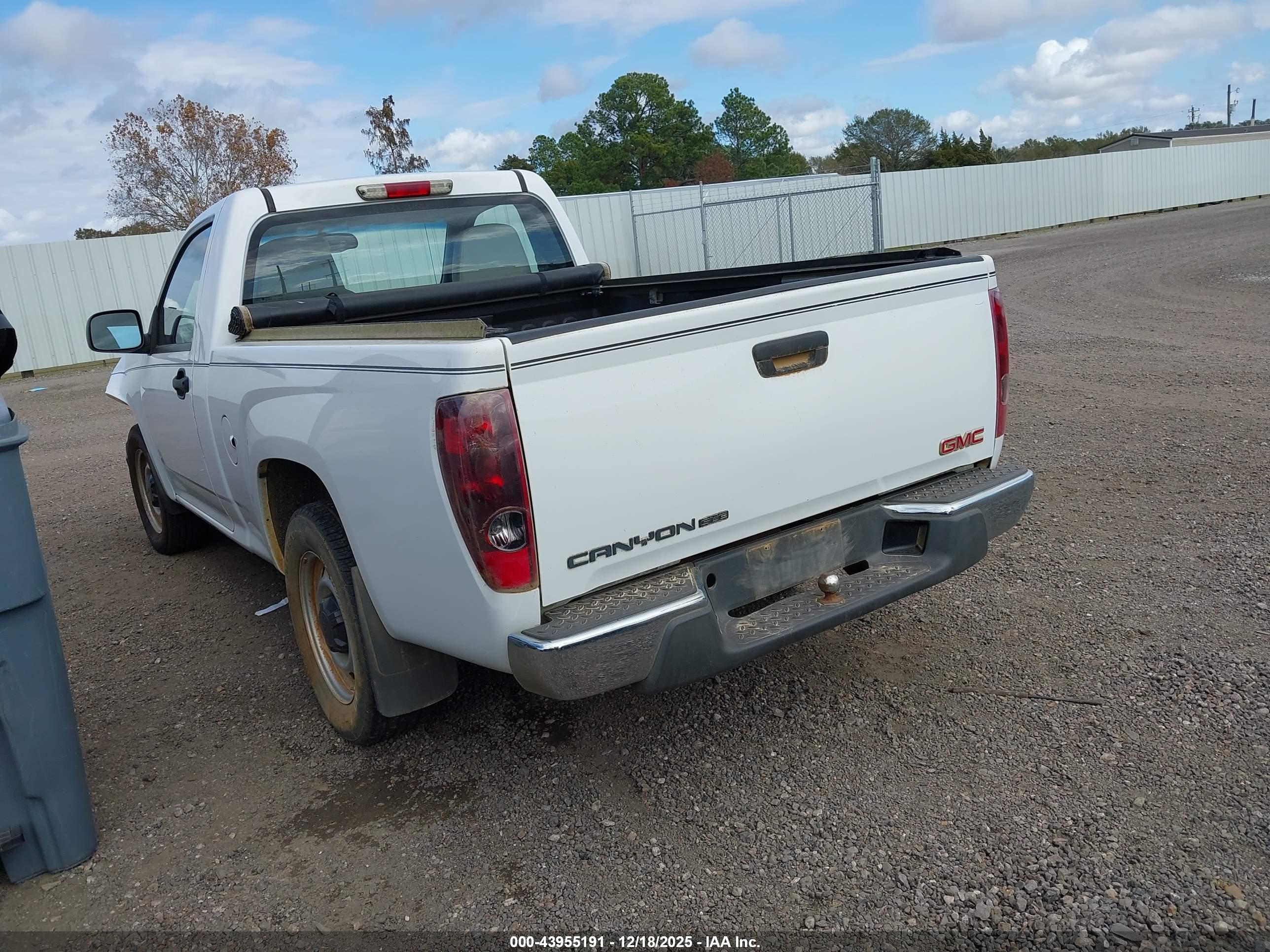 GMC CANYON image 3