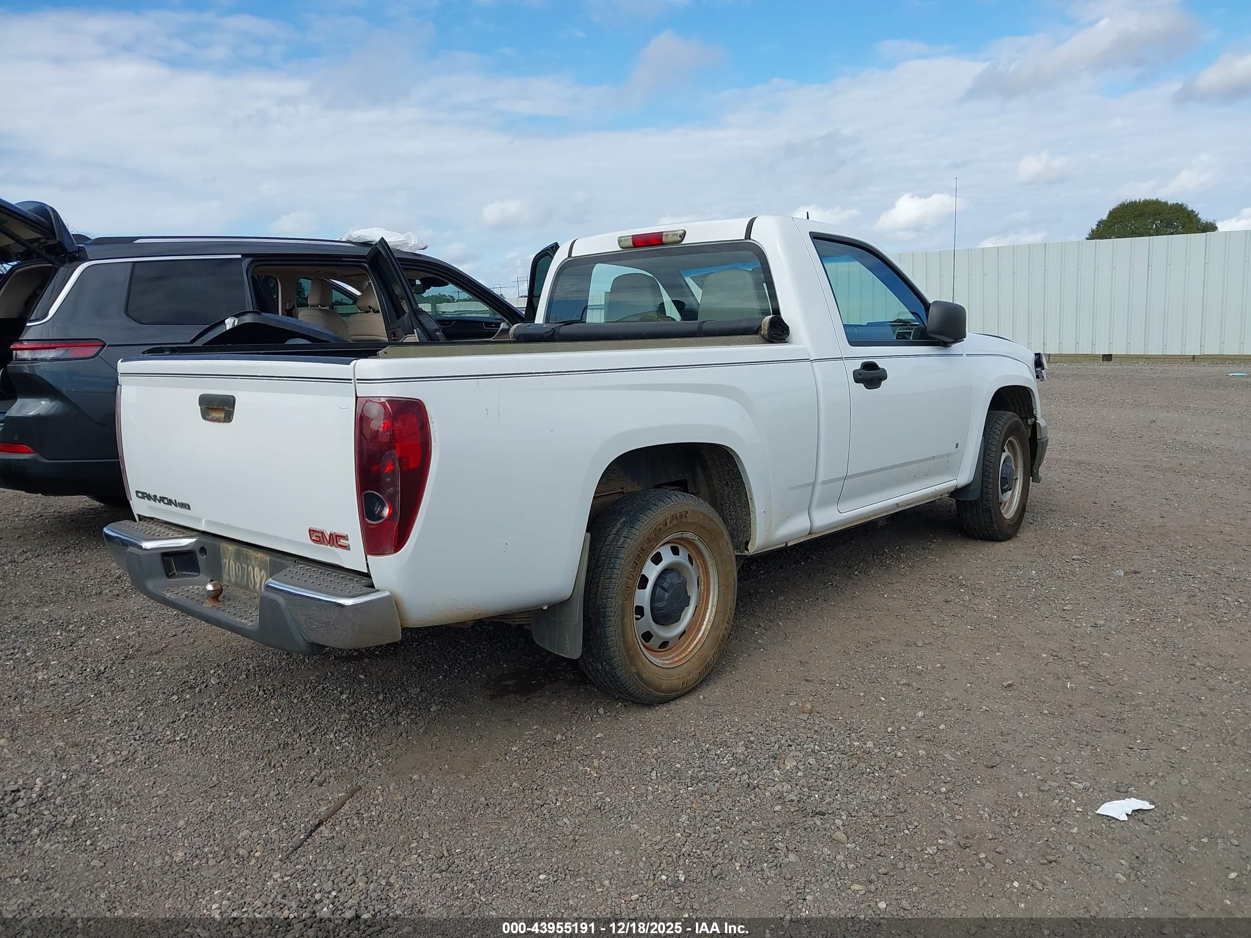 GMC CANYON image 4