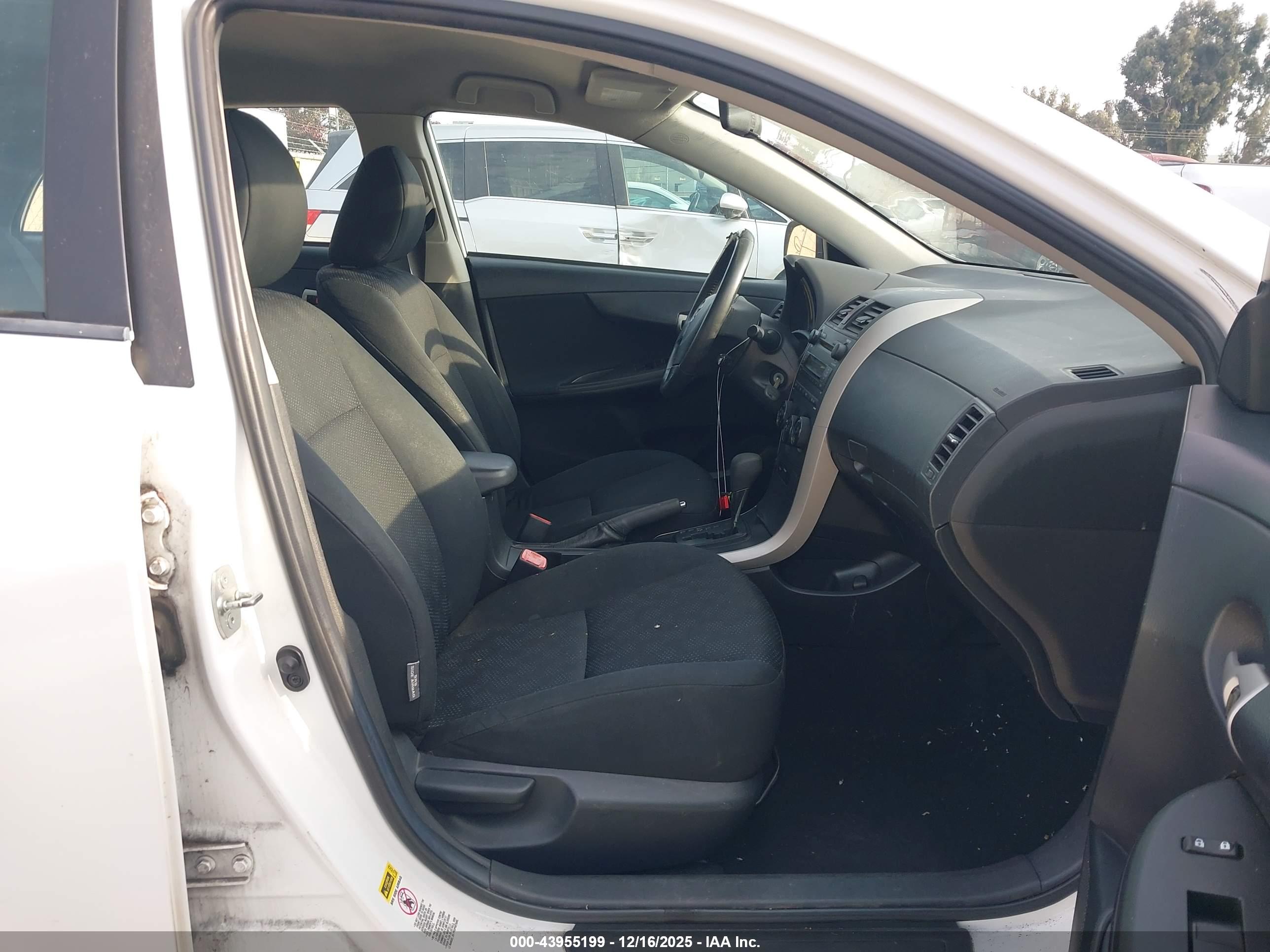 TOYOTA COROLLA image 5