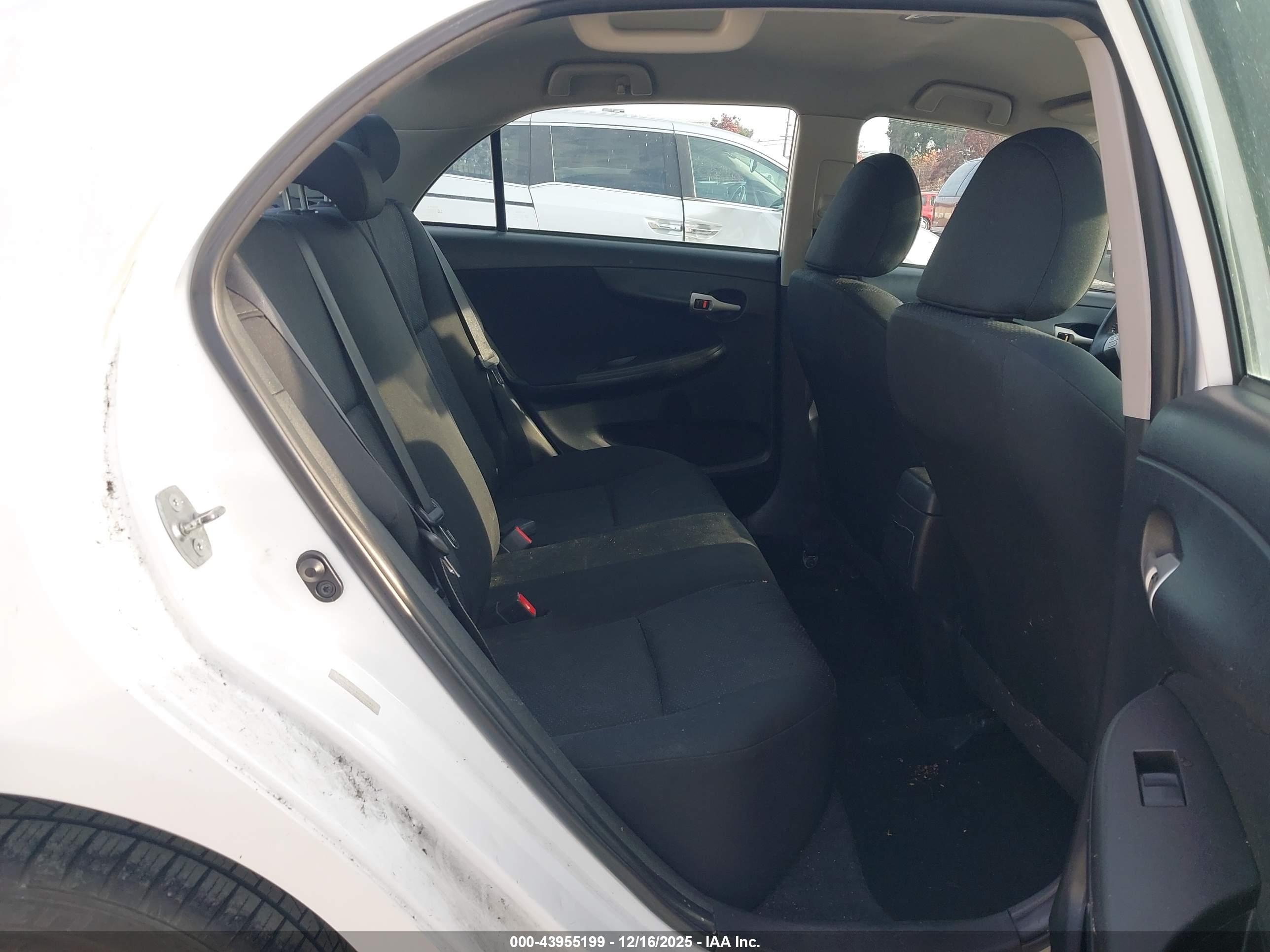 TOYOTA COROLLA image 8