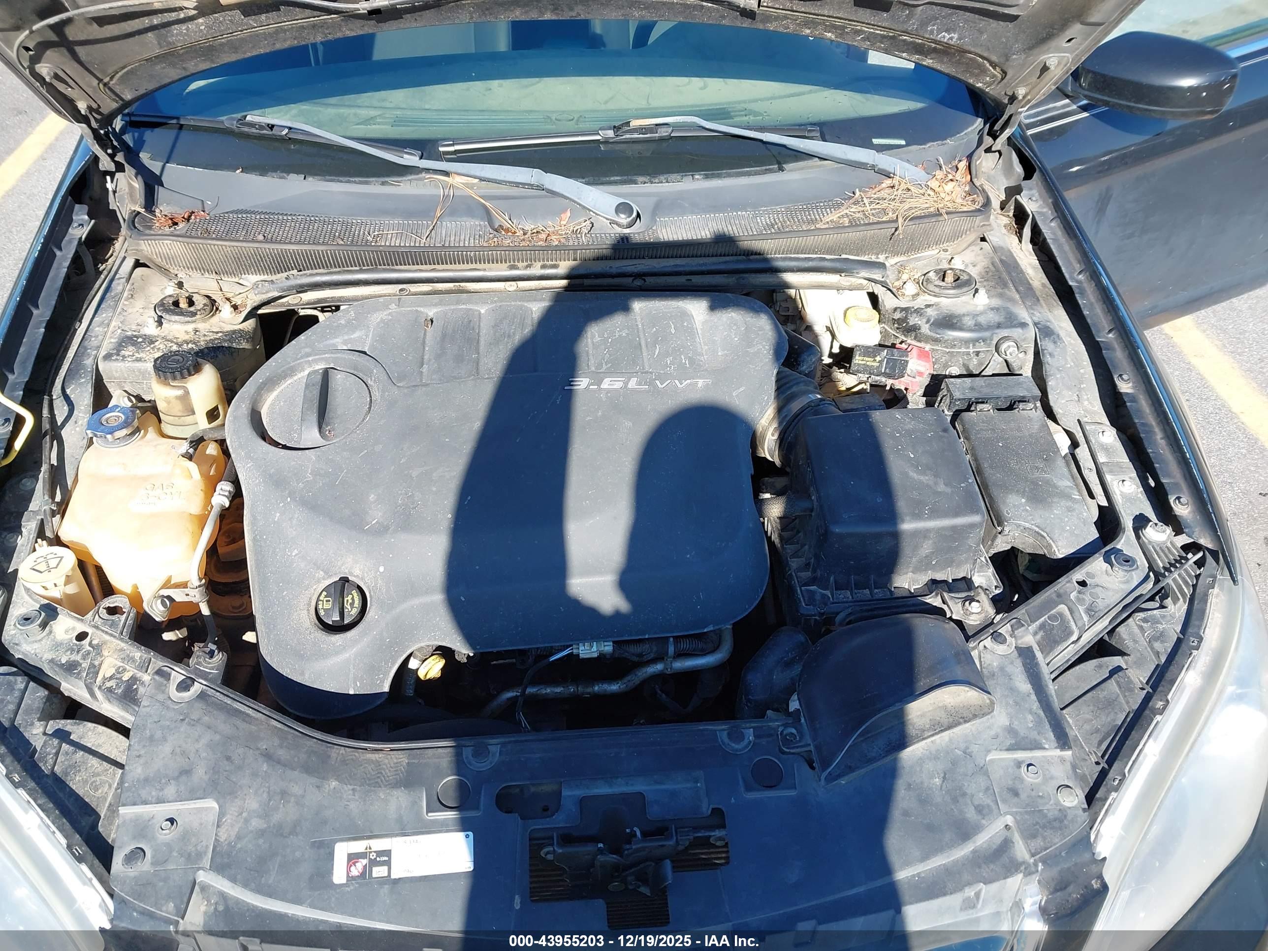 CHRYSLER 200 image 10