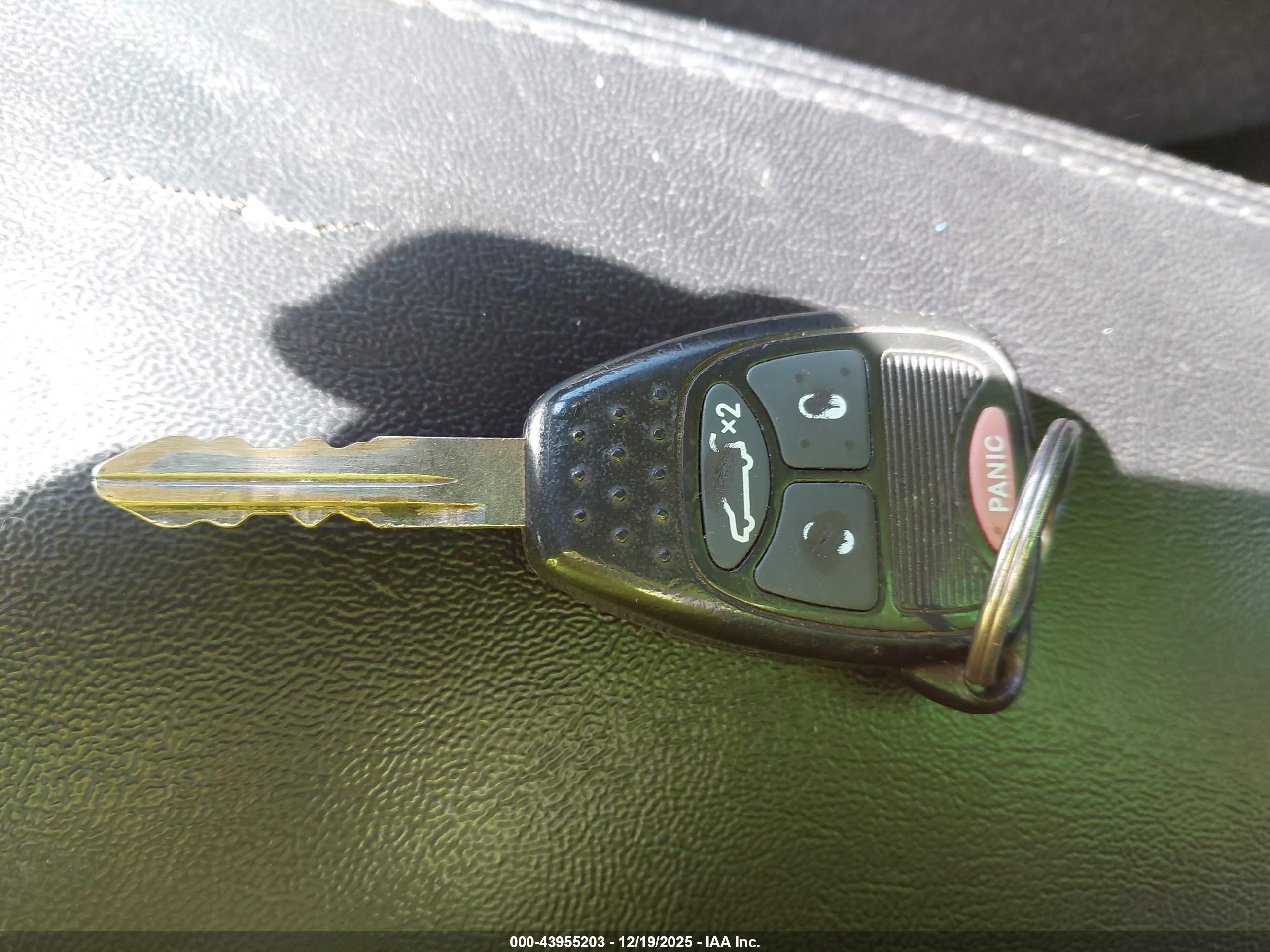 CHRYSLER 200 image 11