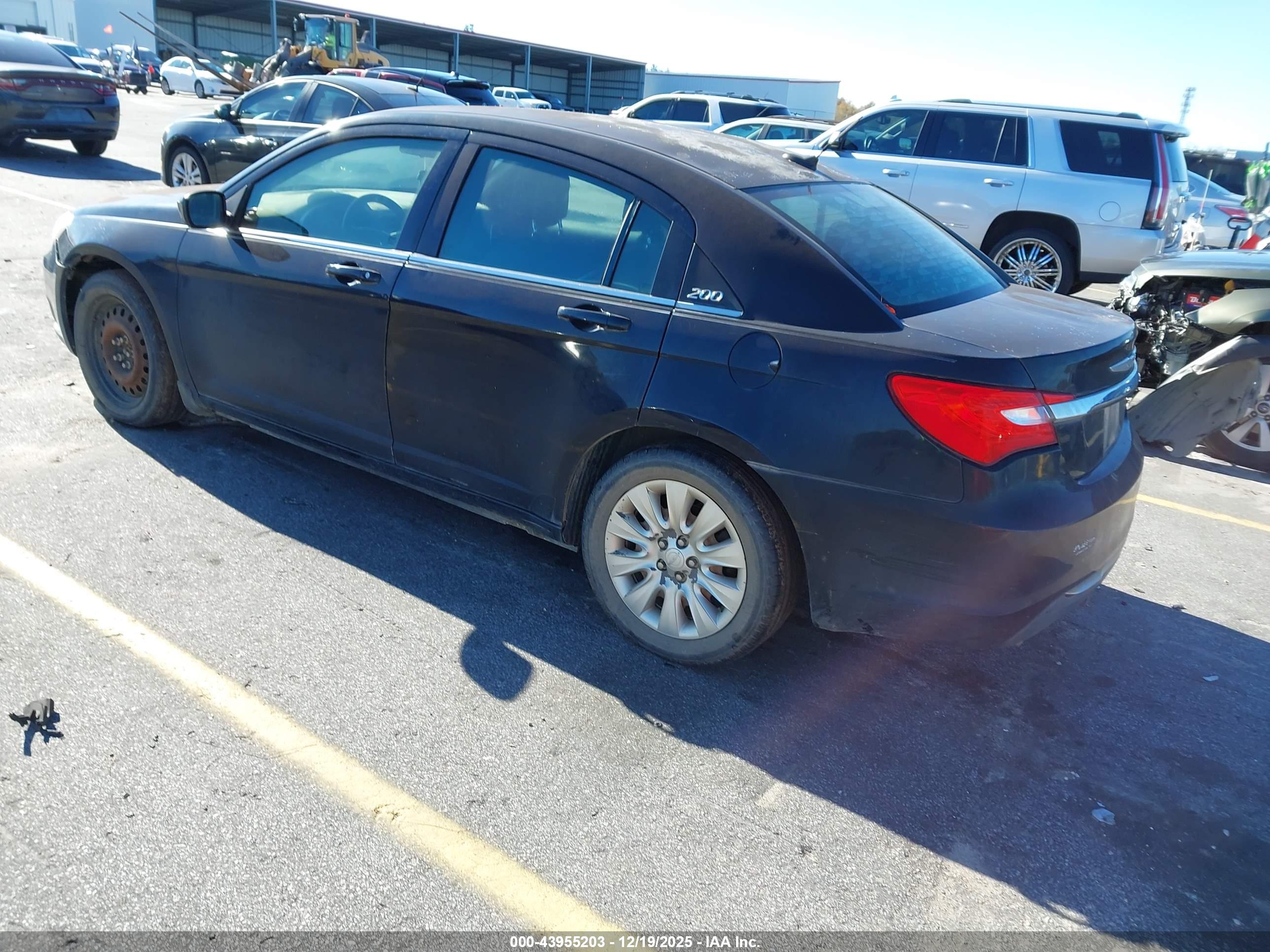 CHRYSLER 200 image 3