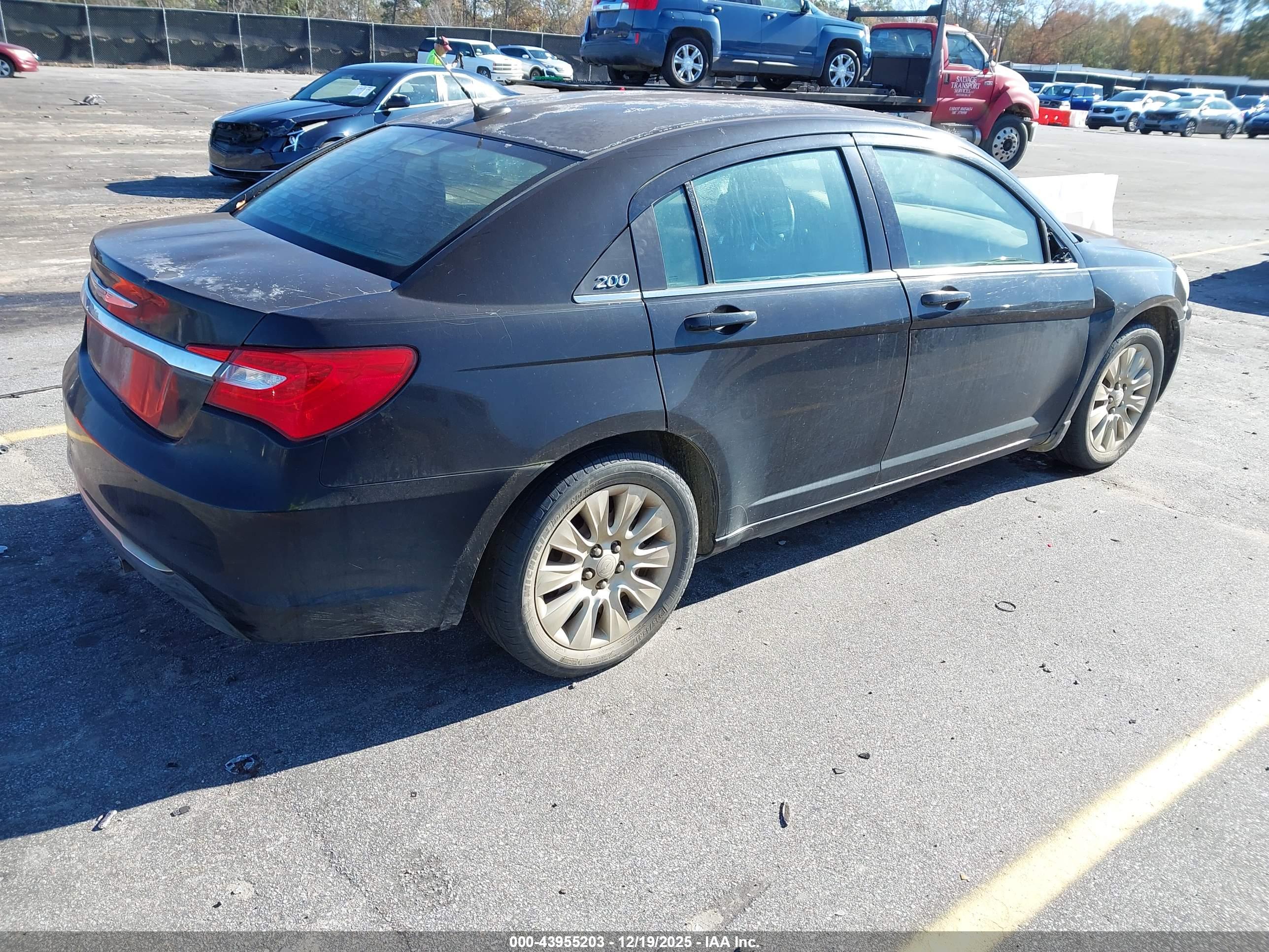 CHRYSLER 200 image 4