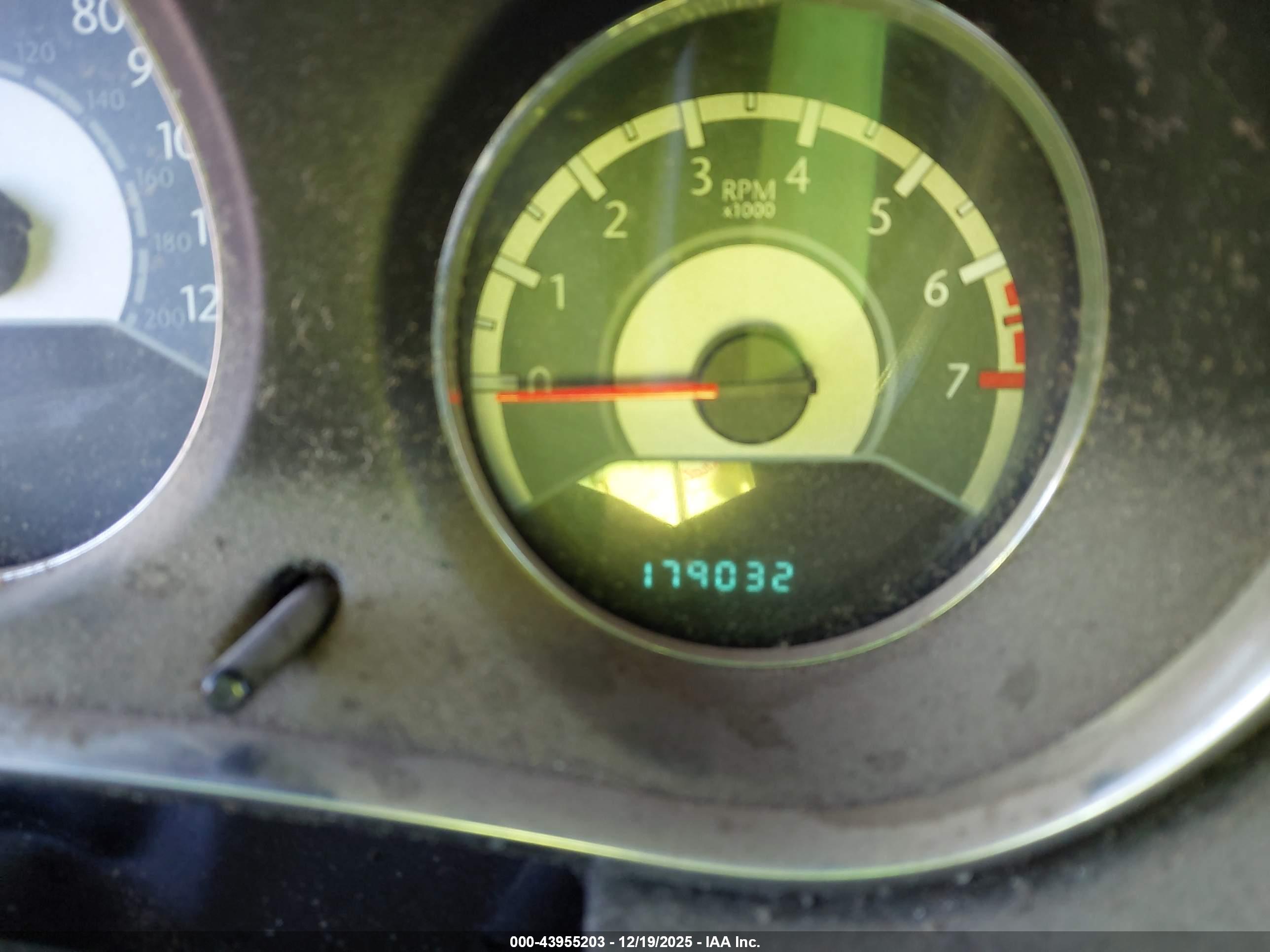 CHRYSLER 200 image 7