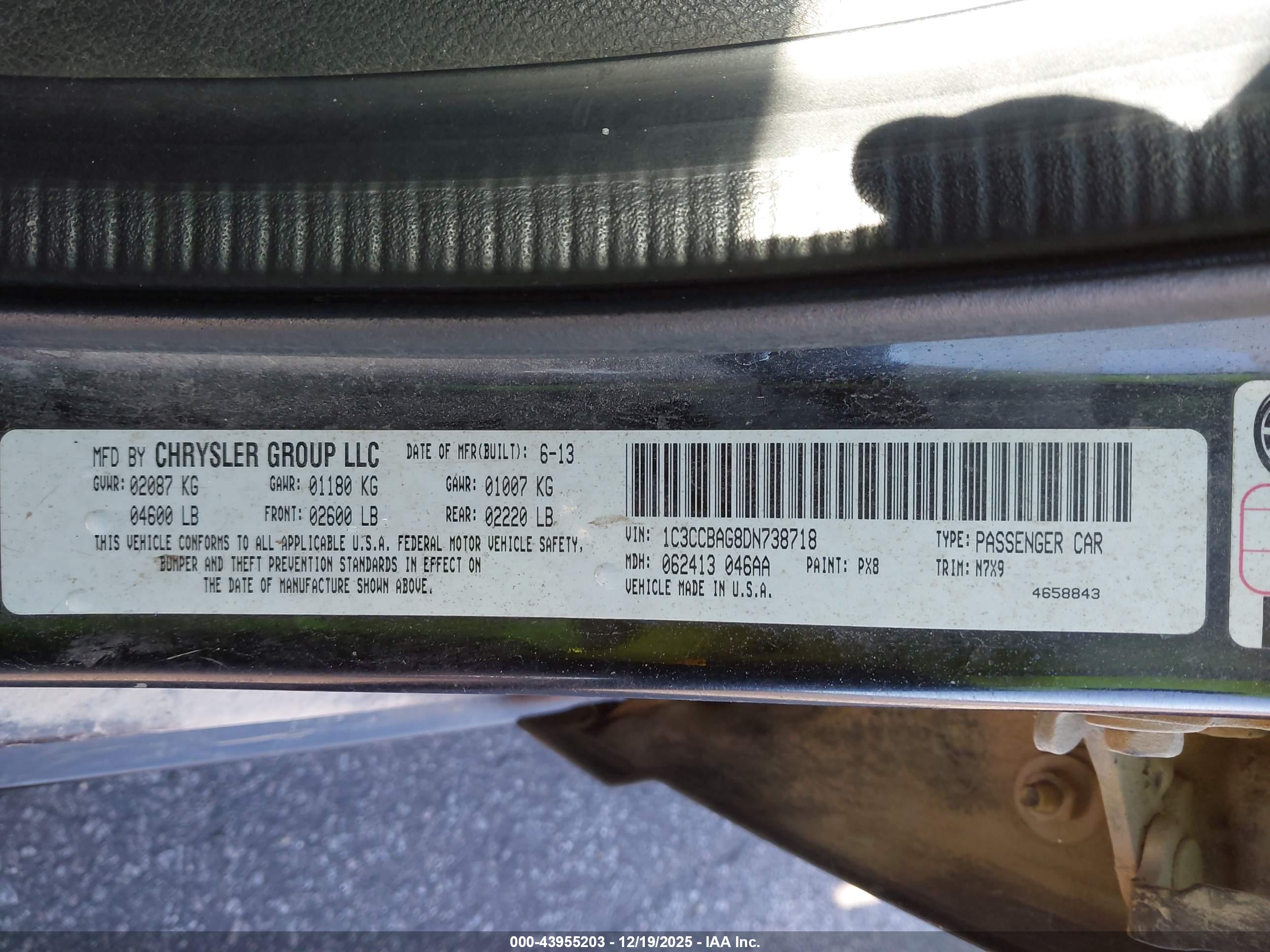 CHRYSLER 200 image 9