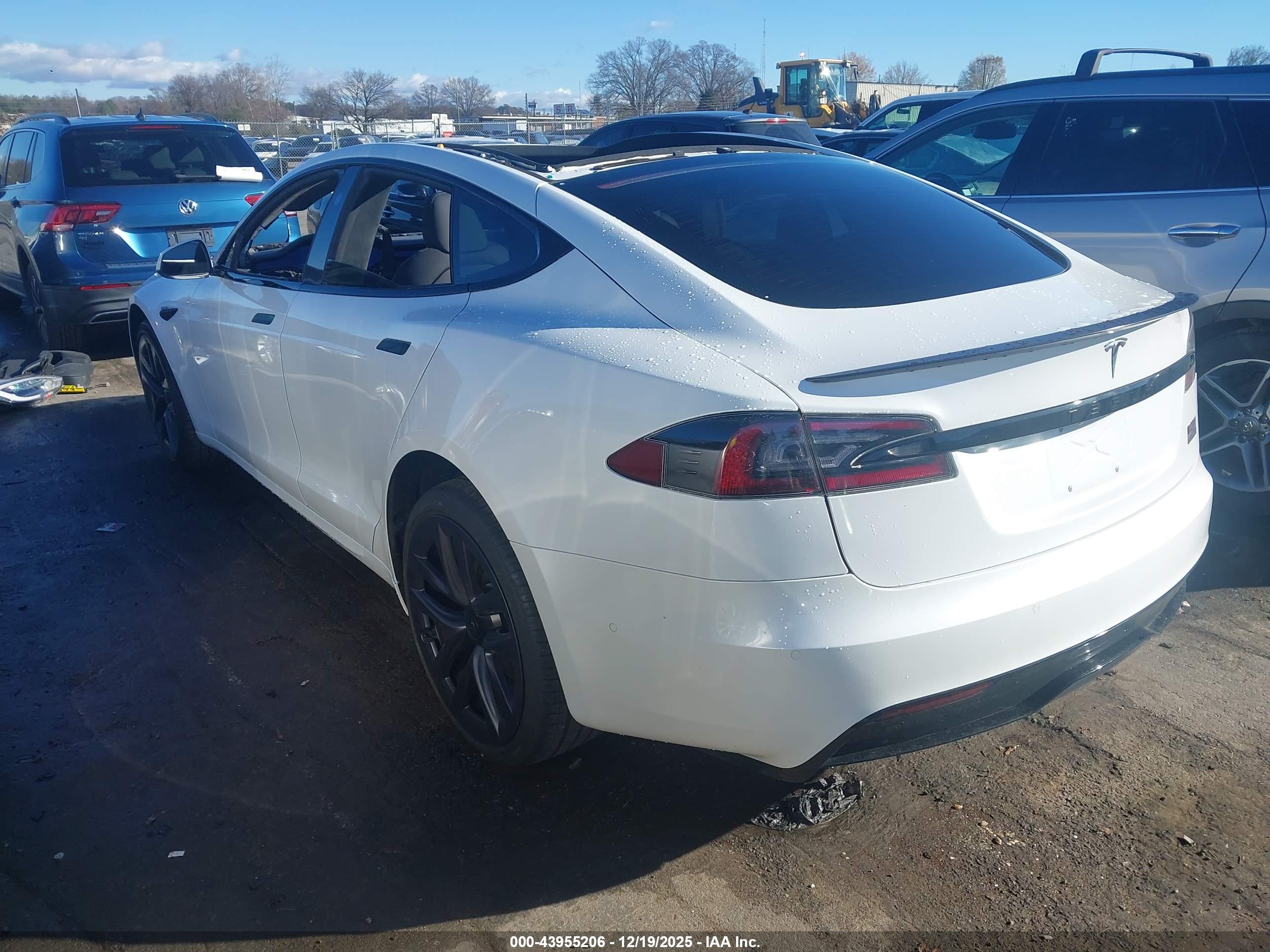 TESLA MODEL image 3