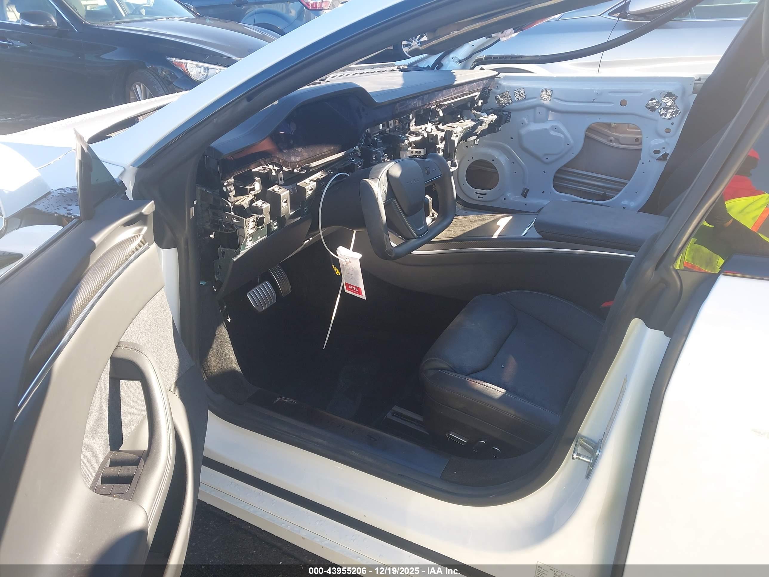 TESLA MODEL image 5