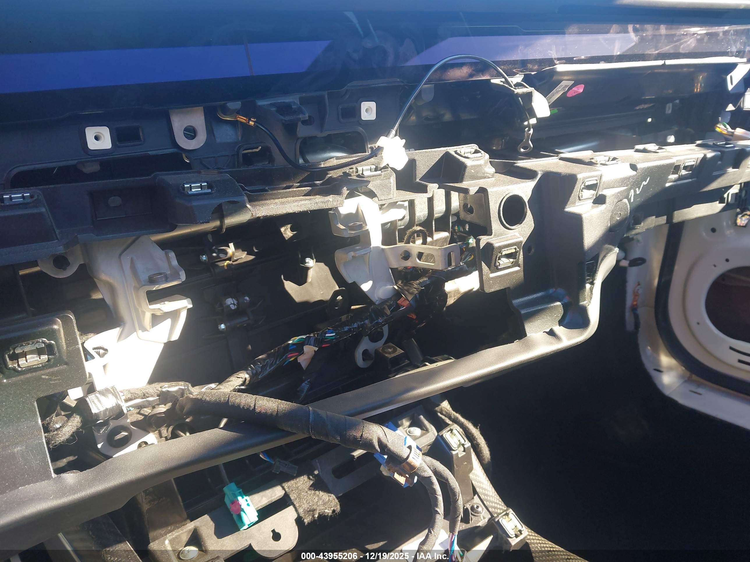 TESLA MODEL image 6