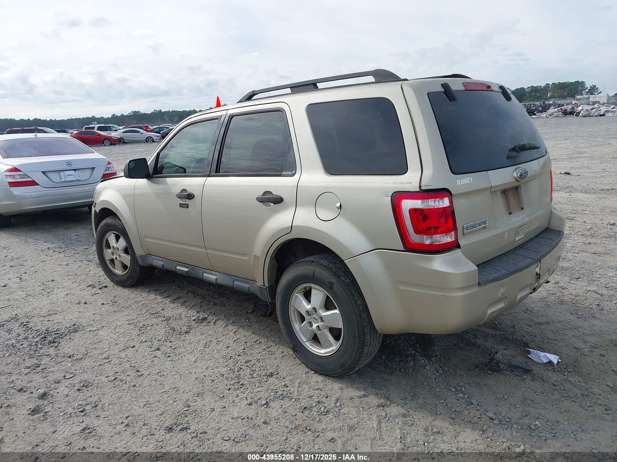 FORD ESCAPE image 3