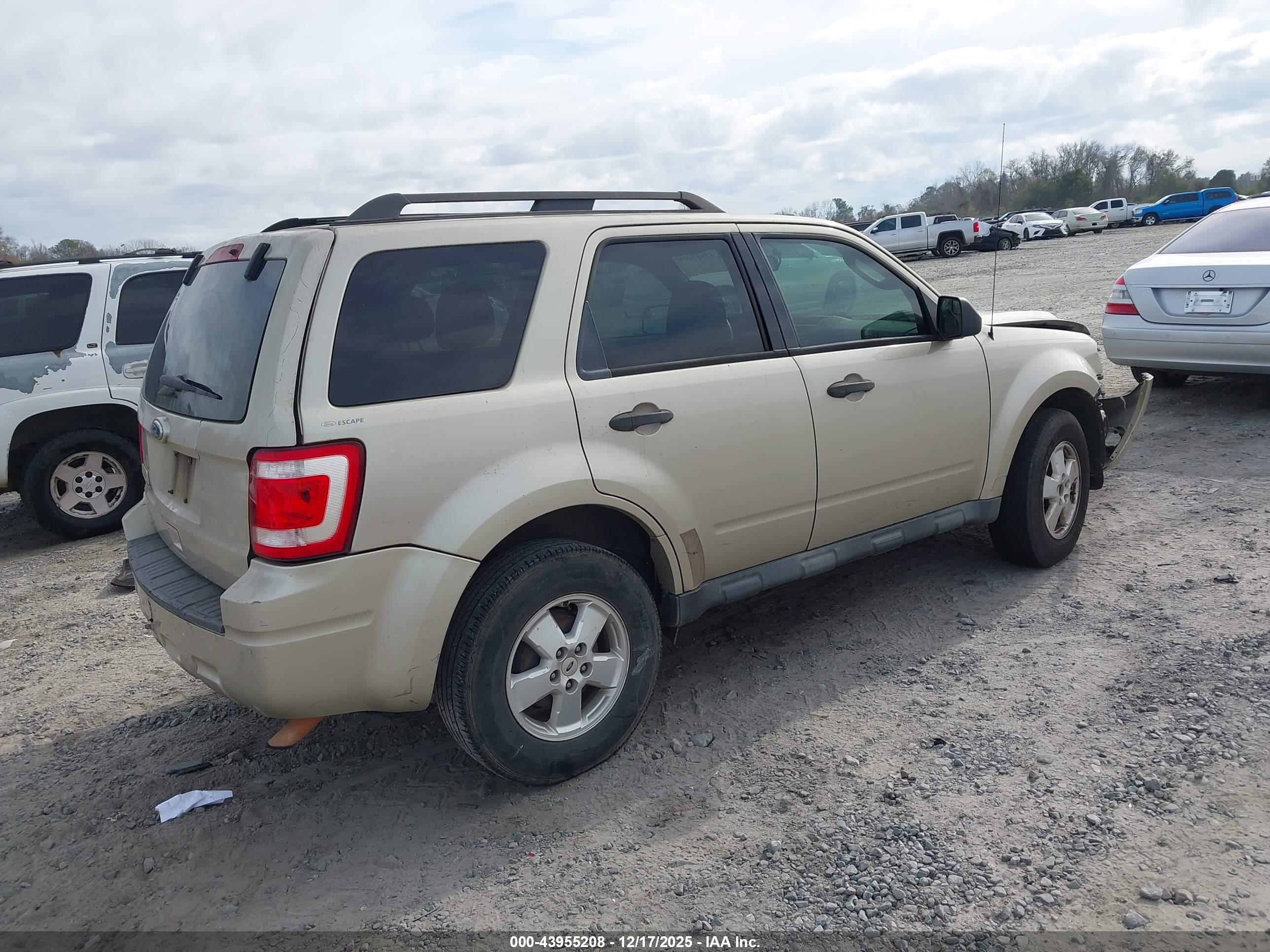 FORD ESCAPE image 4