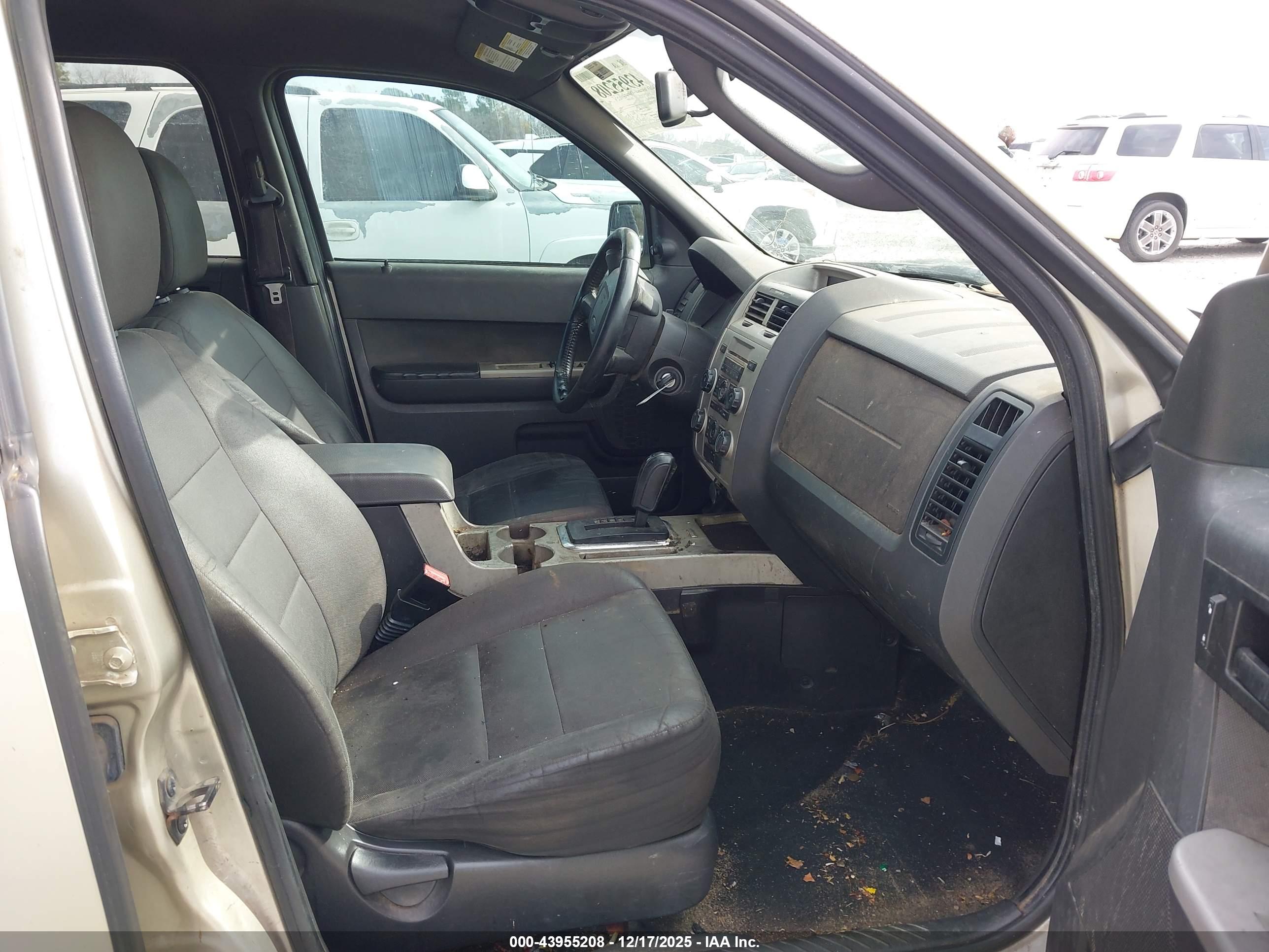 FORD ESCAPE image 5