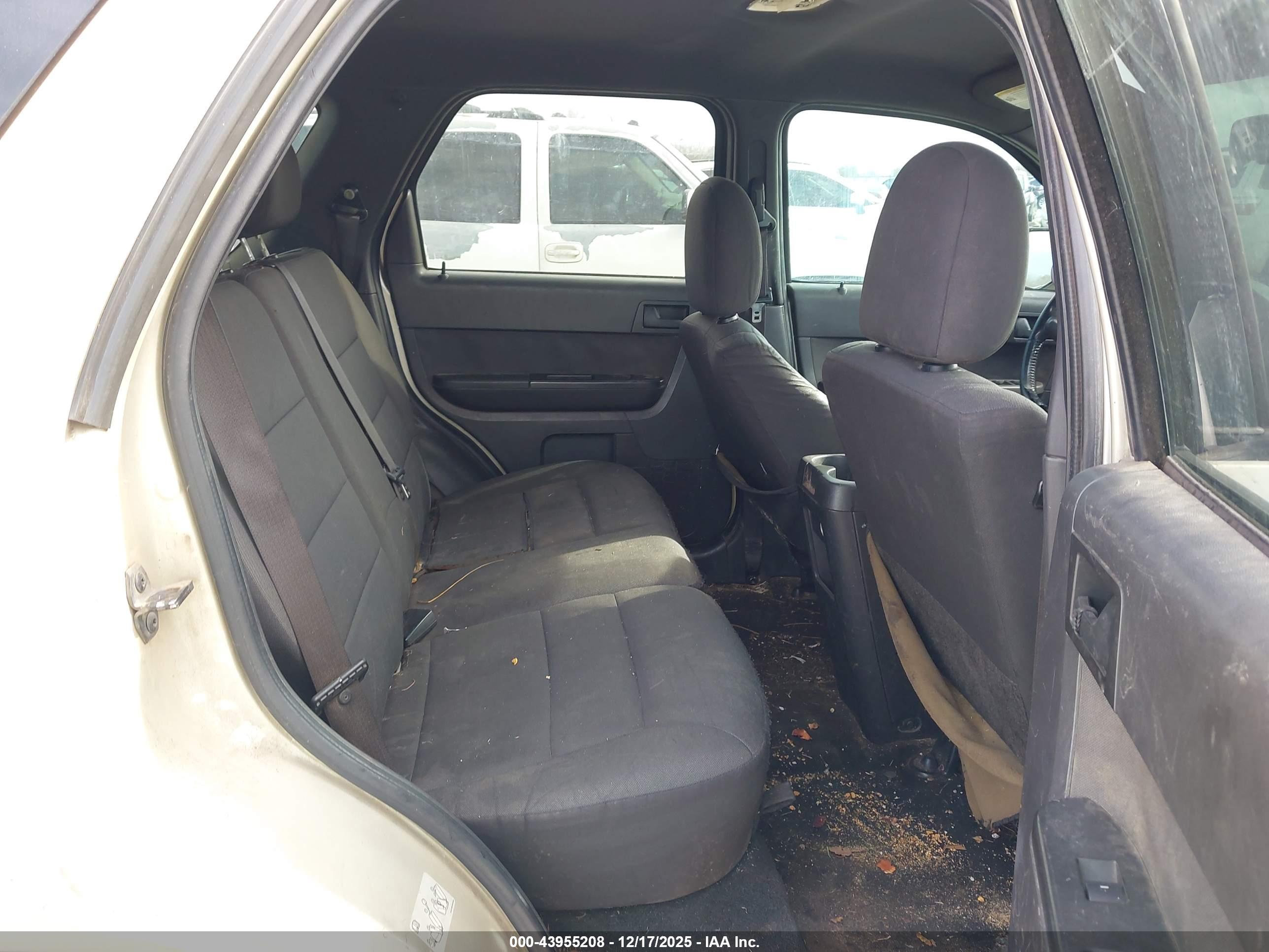FORD ESCAPE image 8