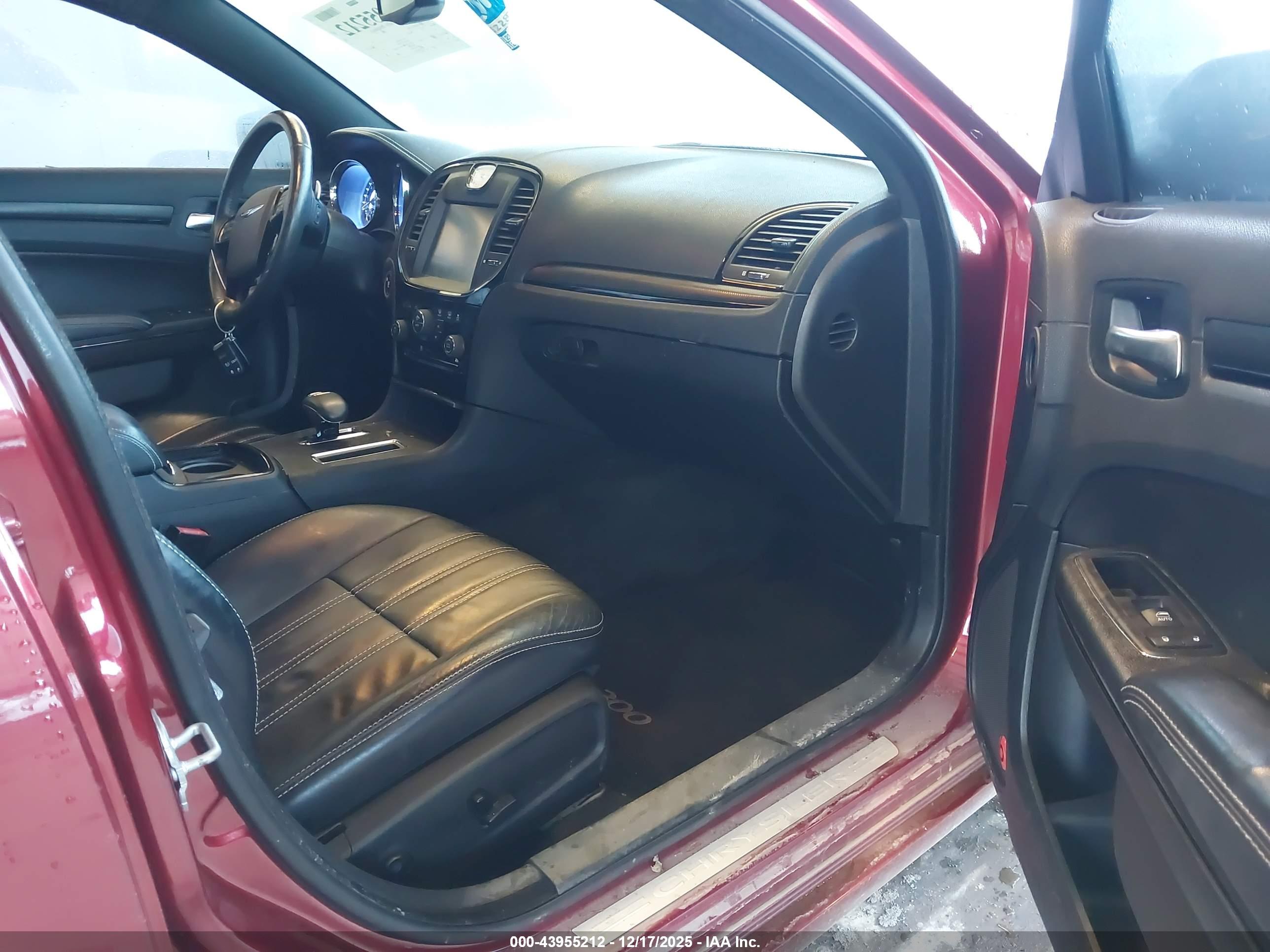 CHRYSLER 300 image 5