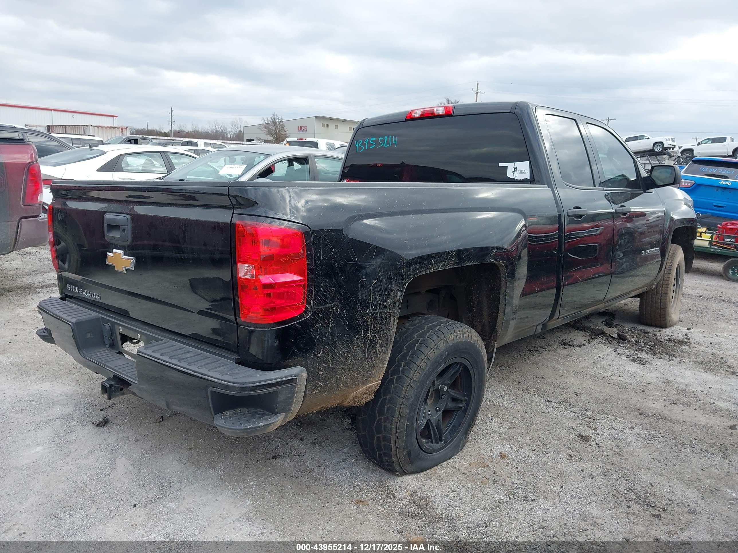 CHEVROLET SILVERADO image 4