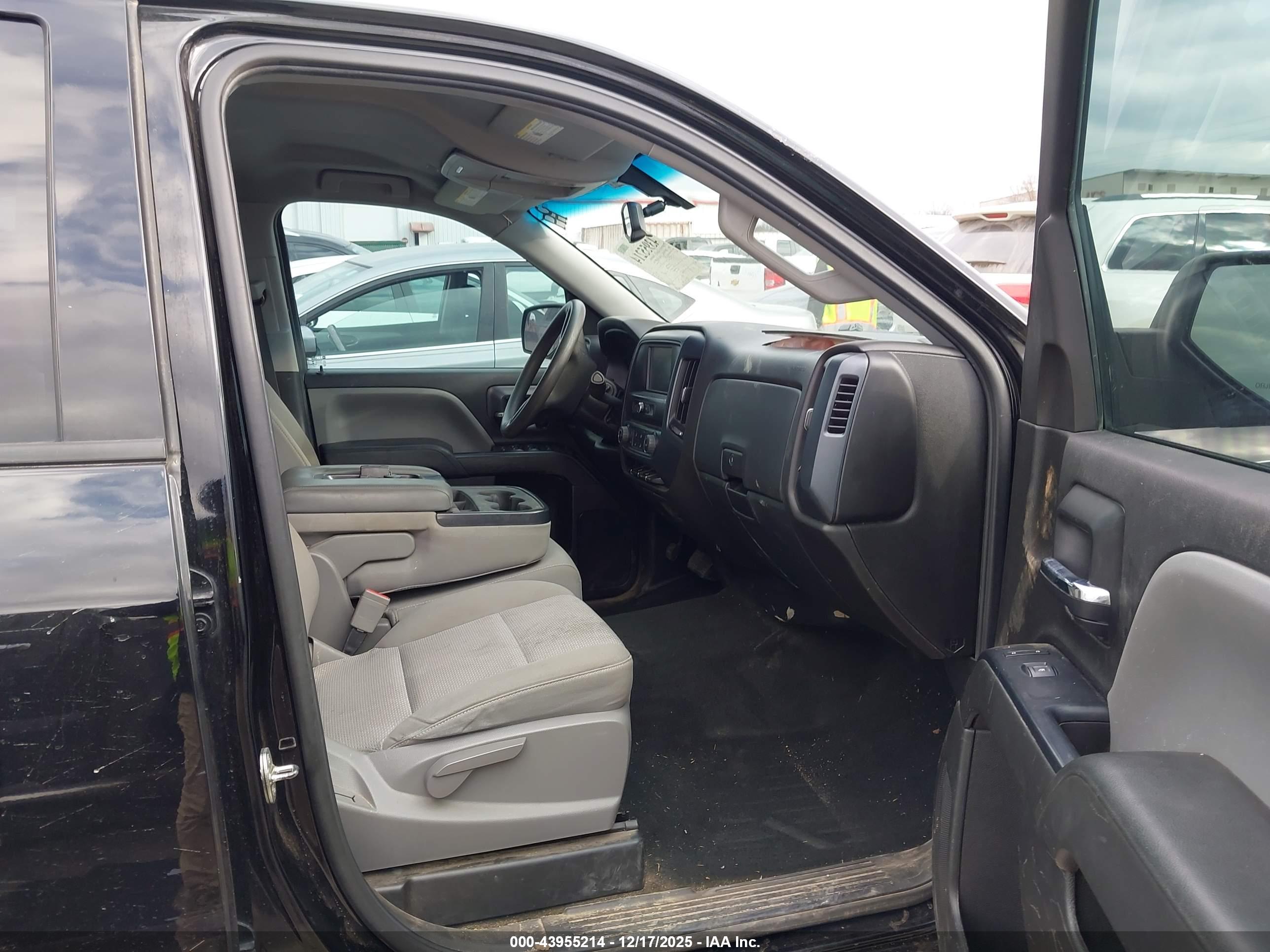 CHEVROLET SILVERADO image 5