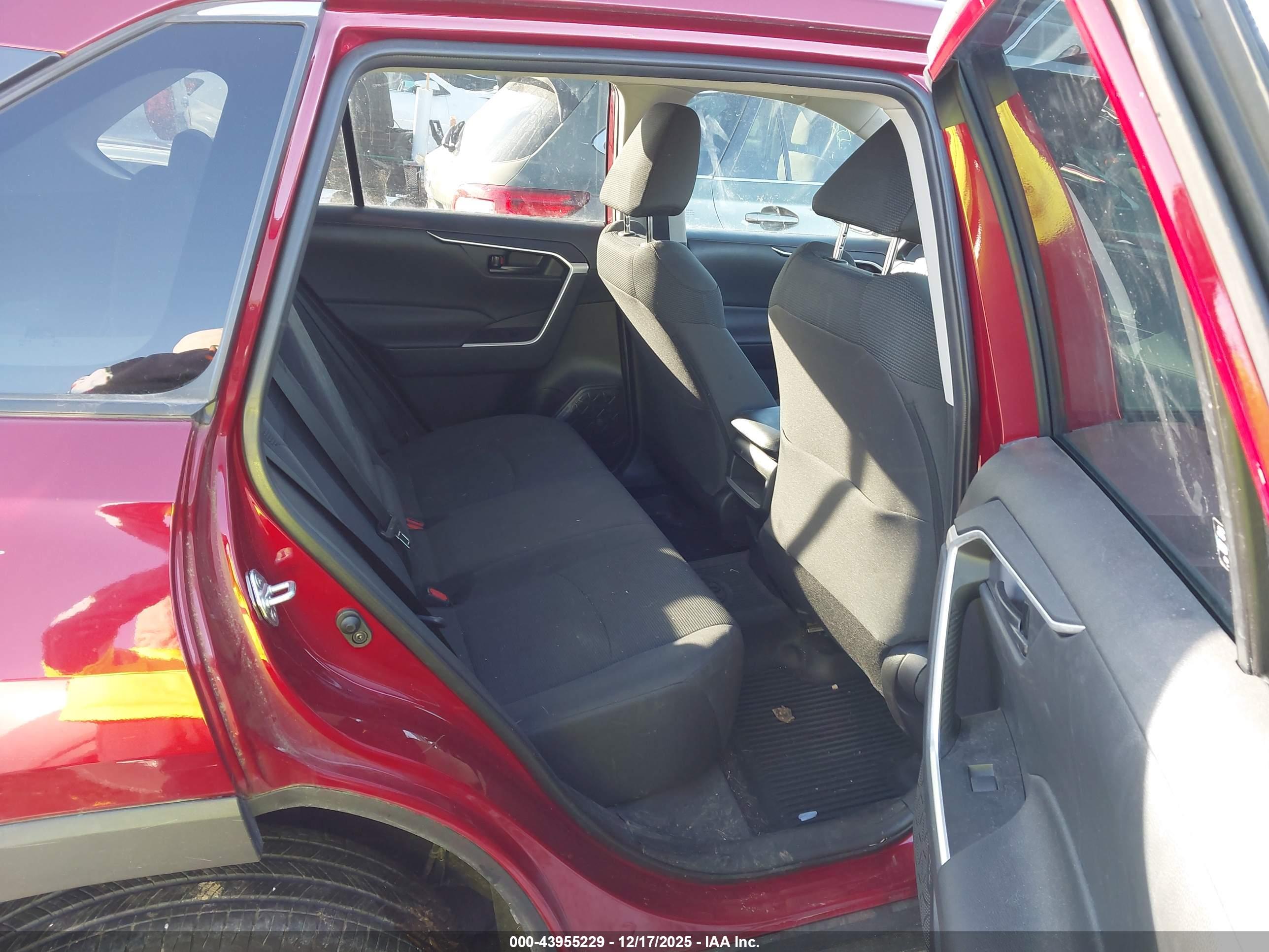 TOYOTA RAV4 image 8