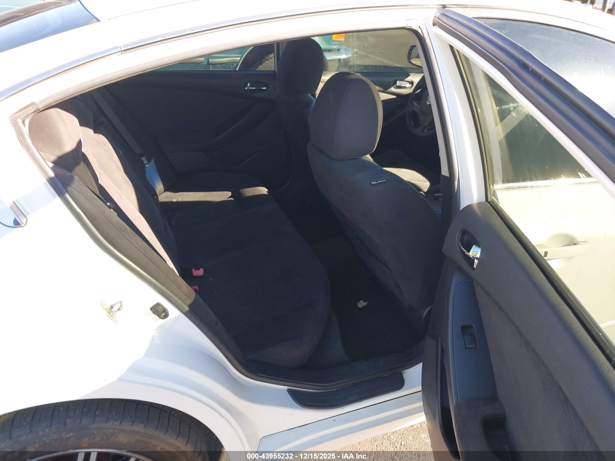 NISSAN ALTIMA image 8