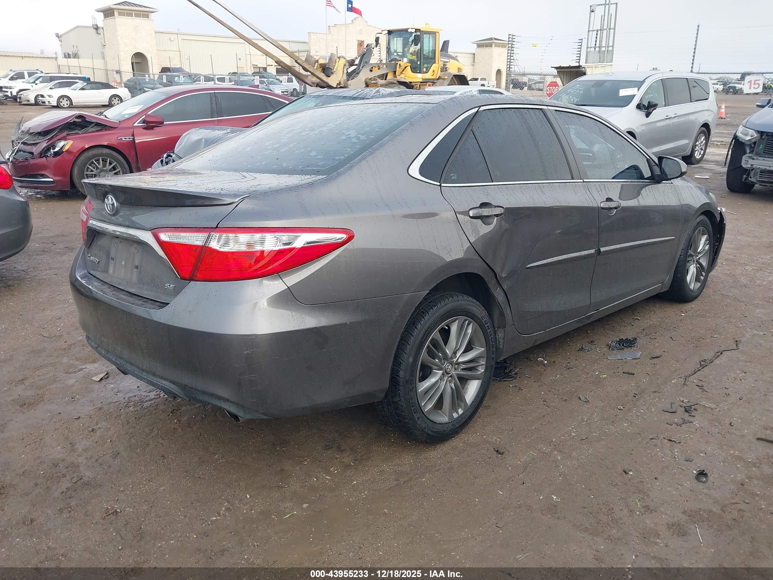 TOYOTA CAMRY image 4
