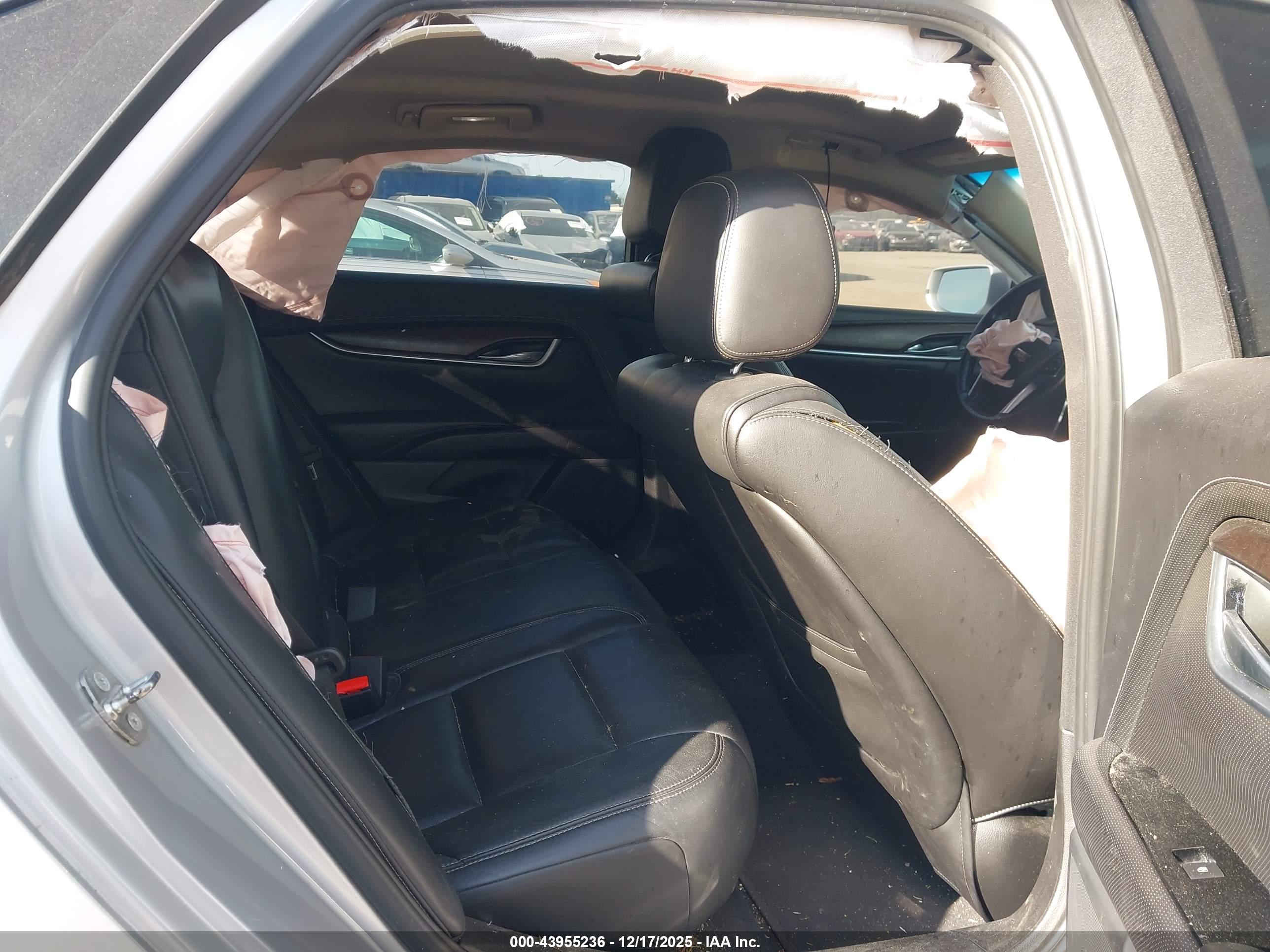 CADILLAC XTS image 8