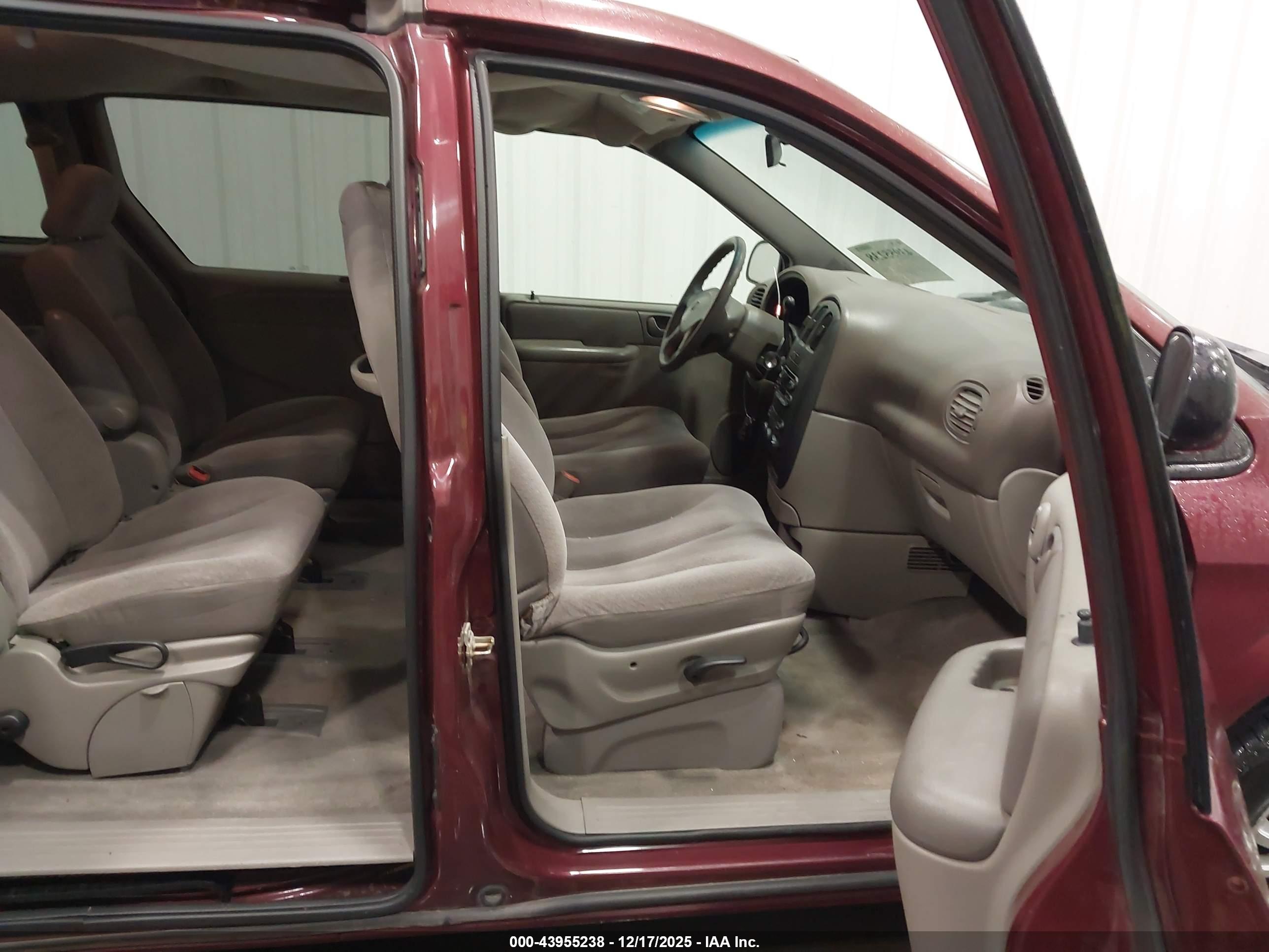 DODGE CARAVAN image 5
