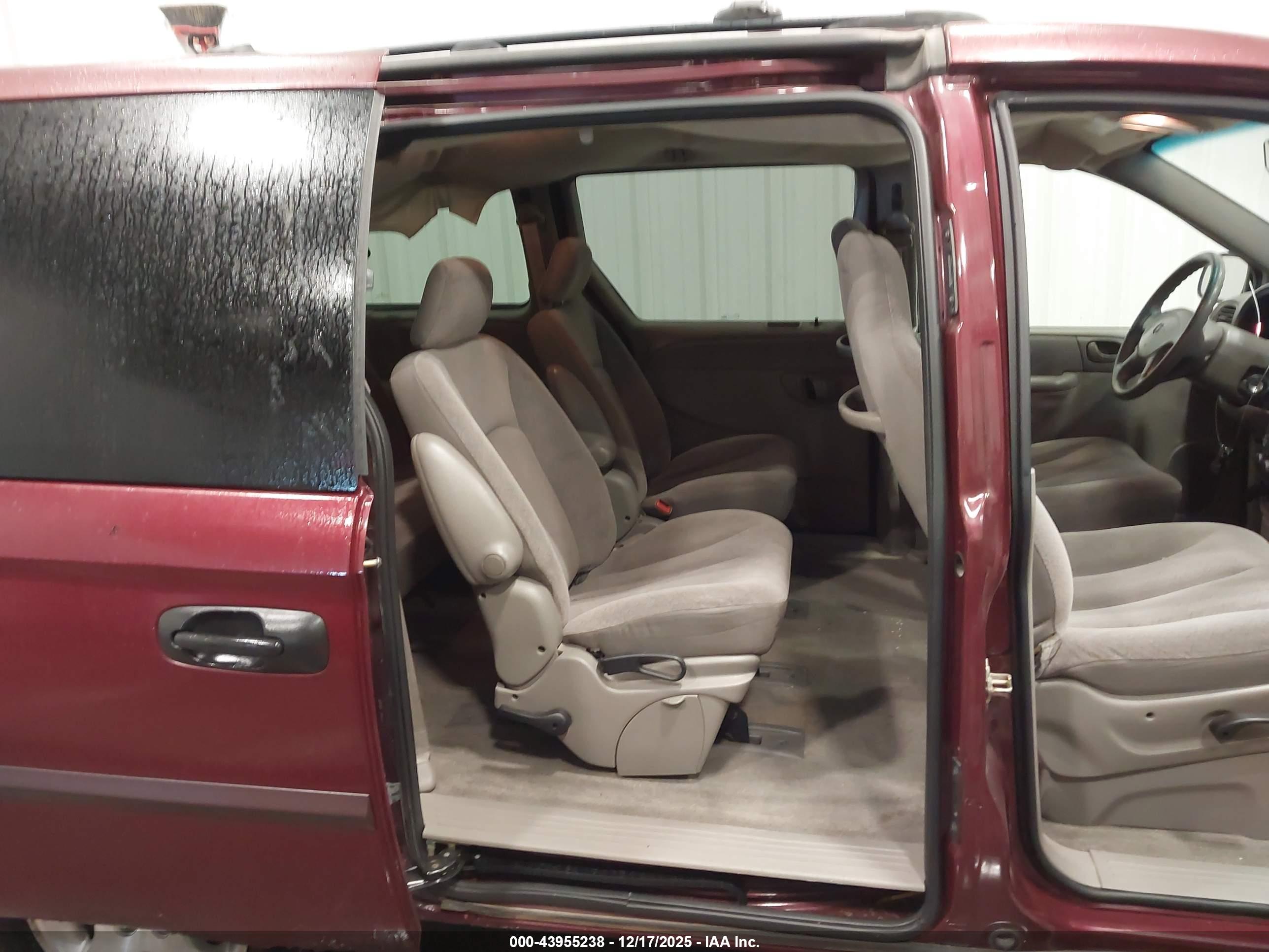 DODGE CARAVAN image 8