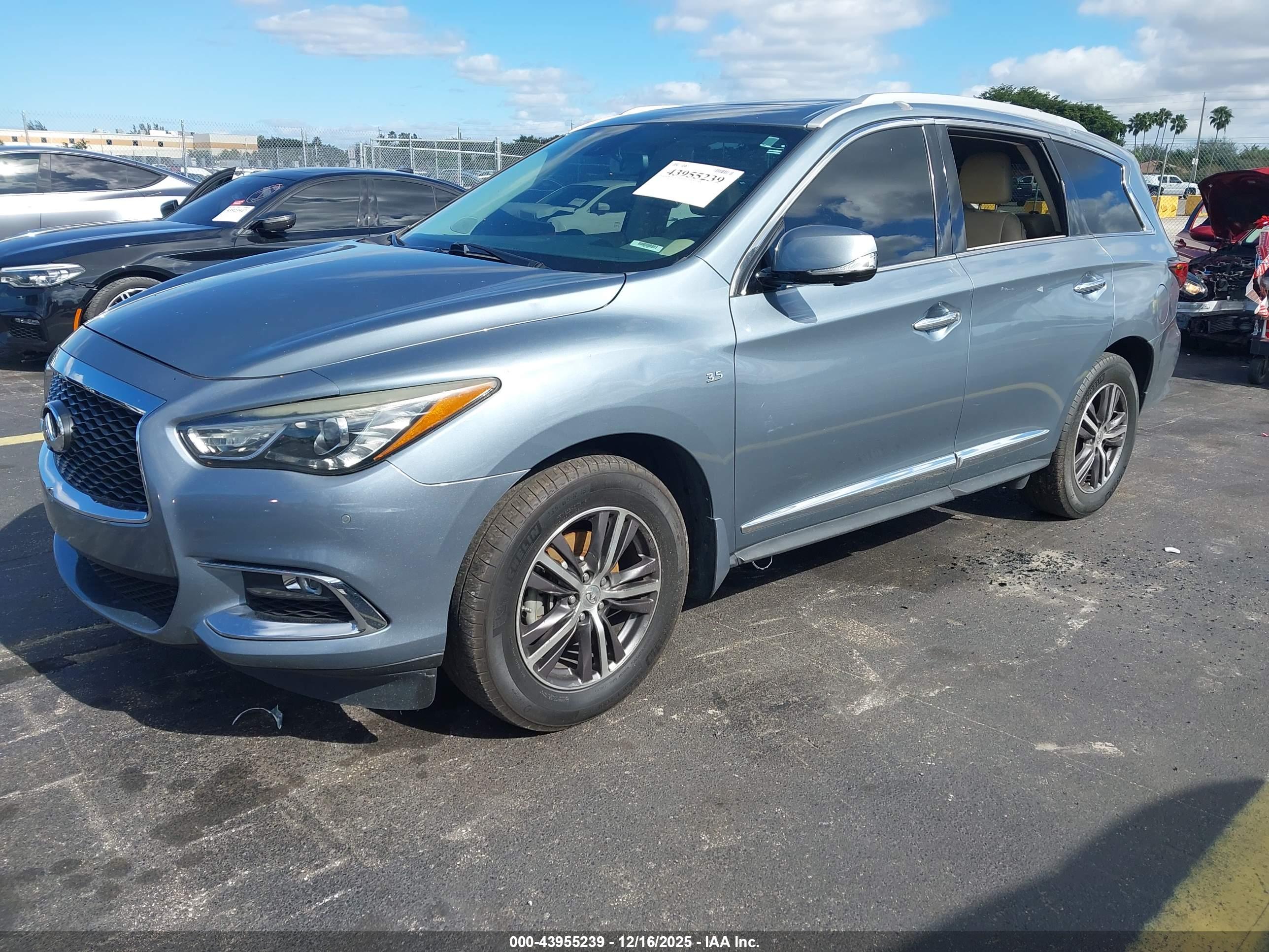 INFINITI QX60 image 2