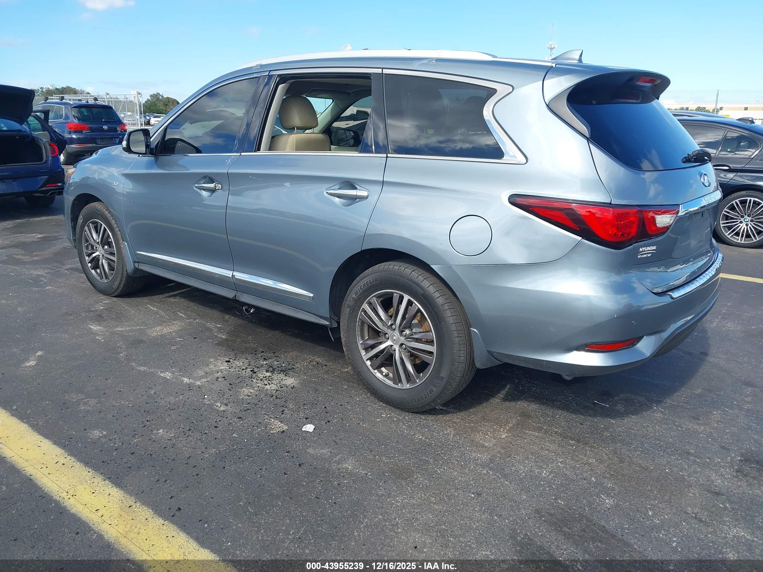 INFINITI QX60 image 3