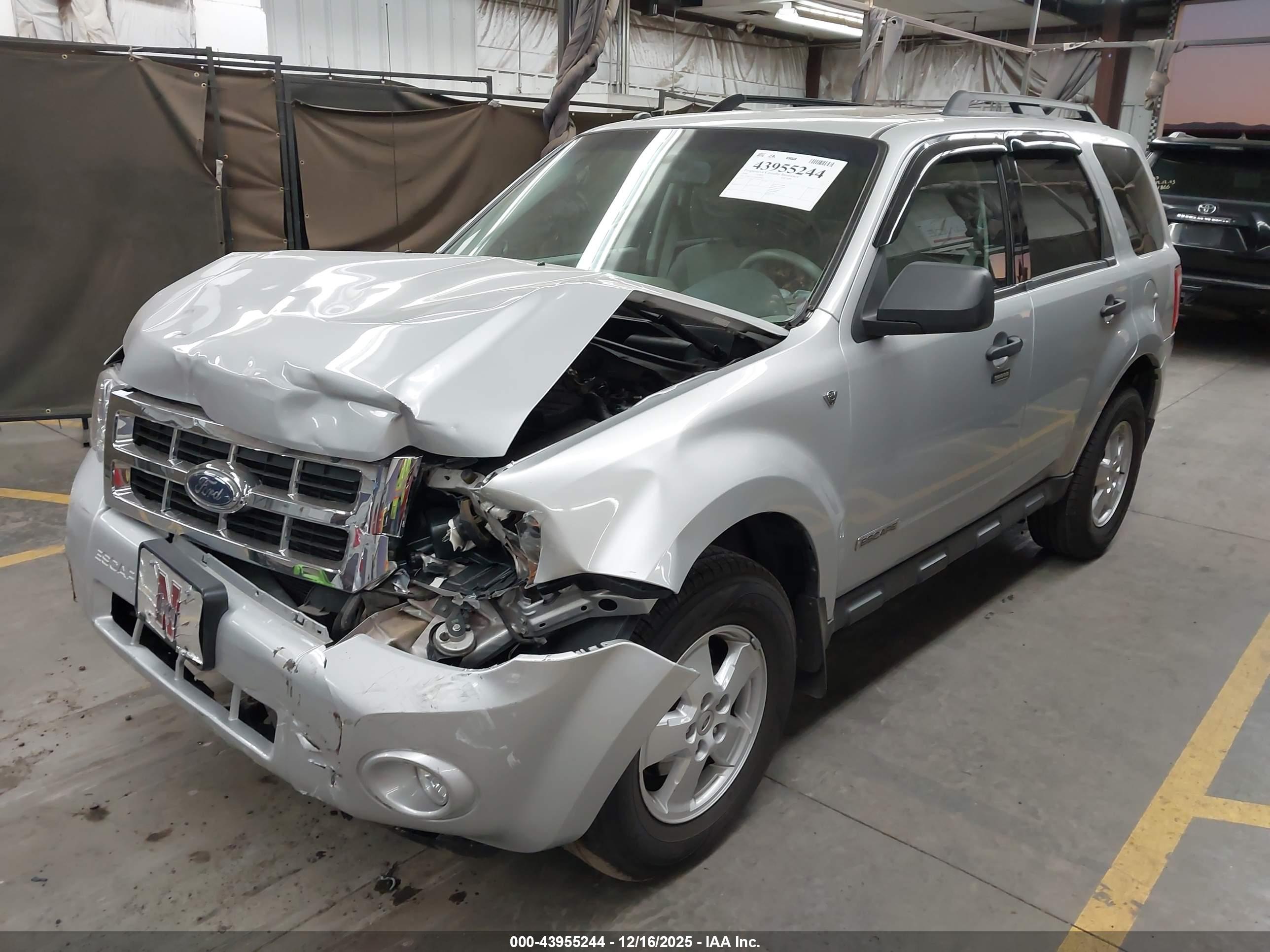 FORD ESCAPE image 2