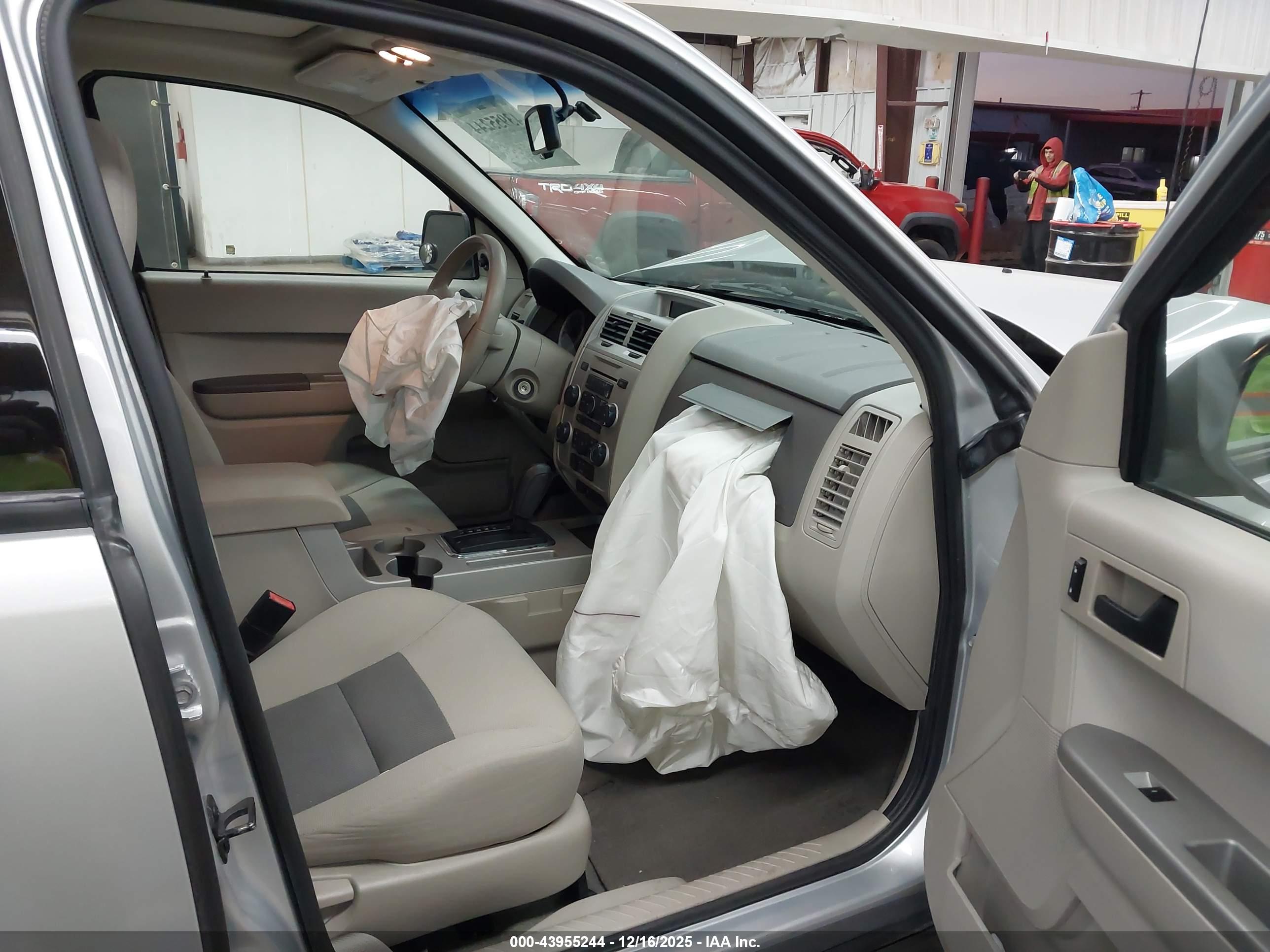 FORD ESCAPE image 5