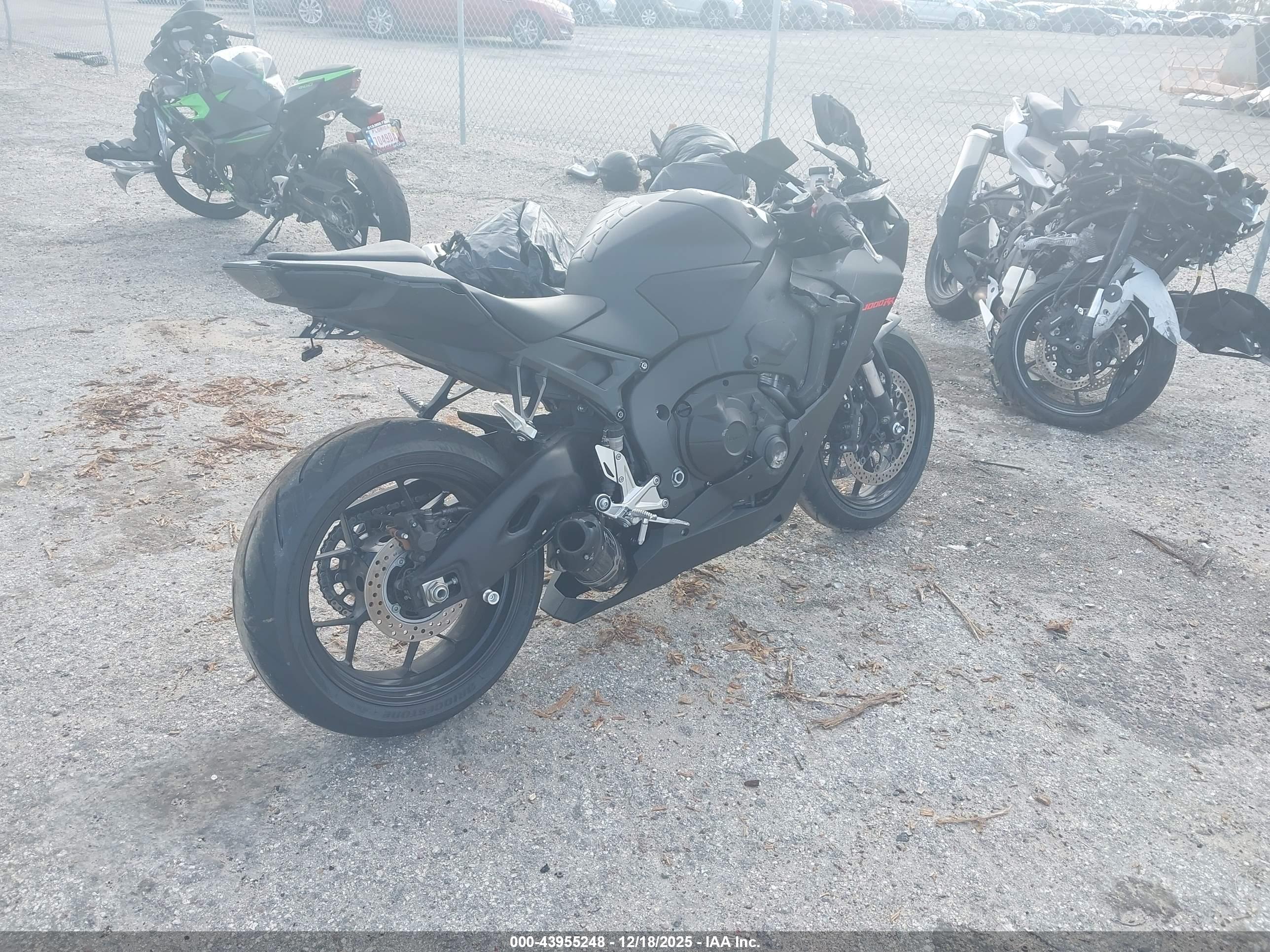 HONDA CBR1000 image 4