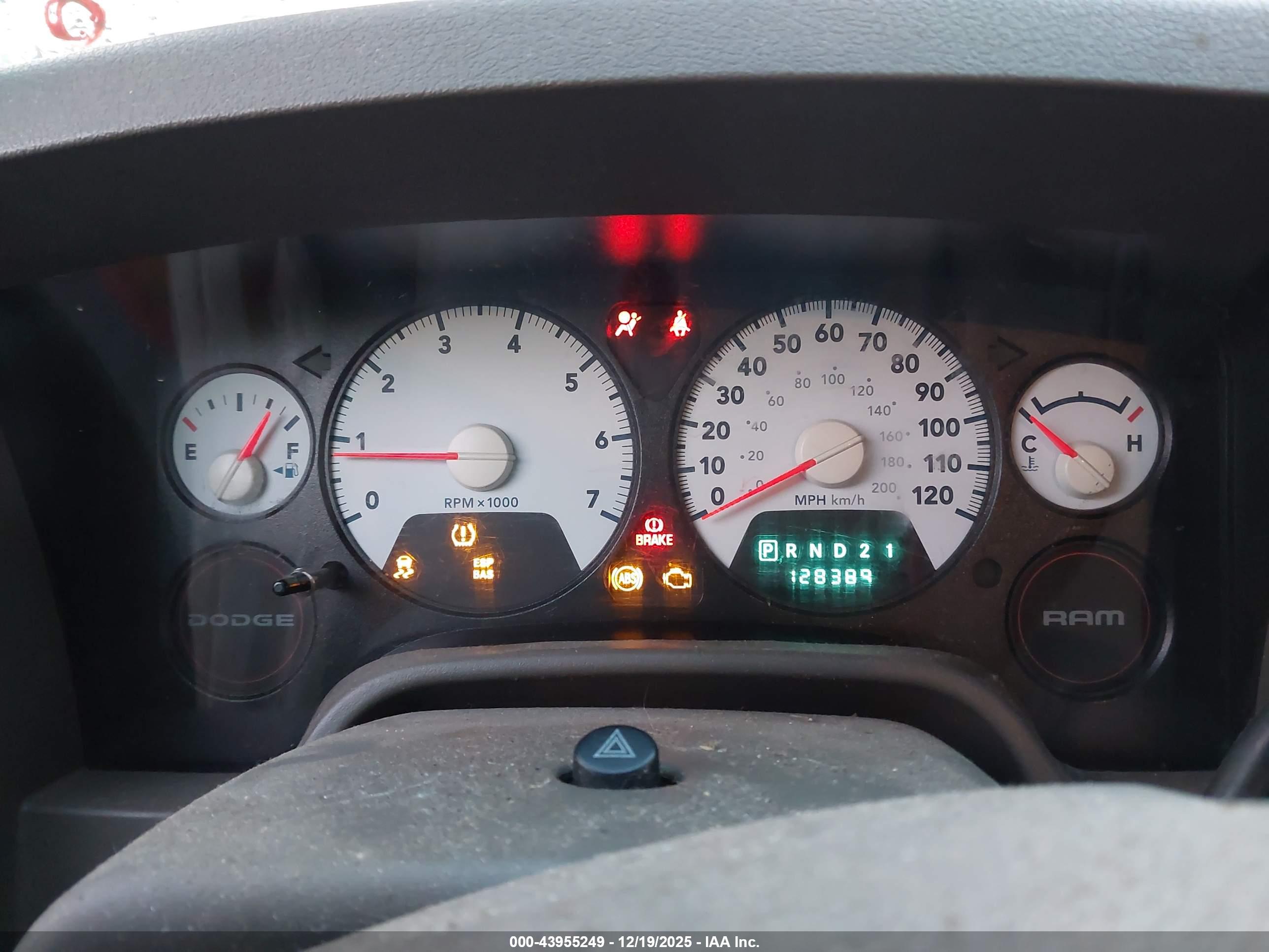 DODGE RAM image 7